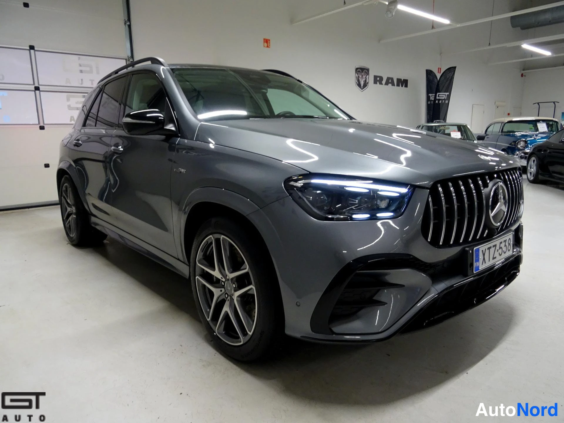 Grey Mercedes-Benz GLE 53 2024, front three-quarter, nose to the right, photo 7