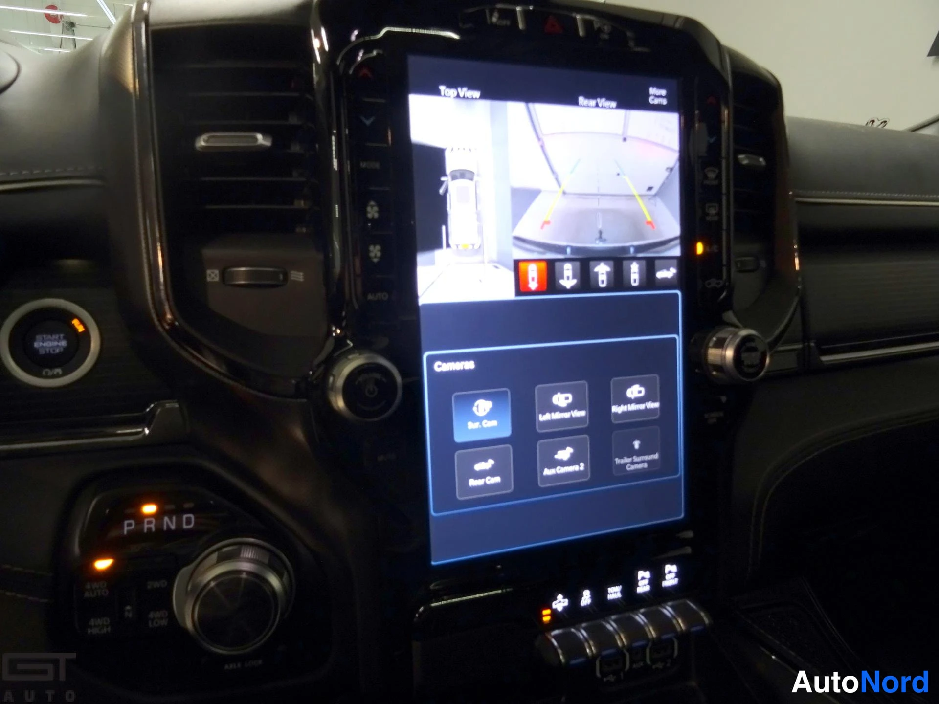 Valkoinen Dodge Ram 2023, ohjaamo, kuva 14