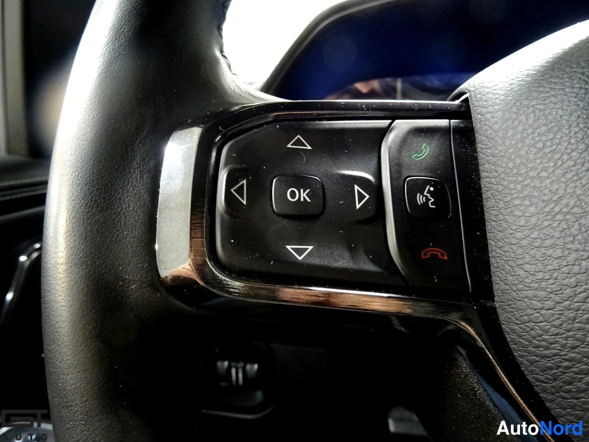 Valkoinen Dodge Ram 2023, yksityiskohta, kuva 33