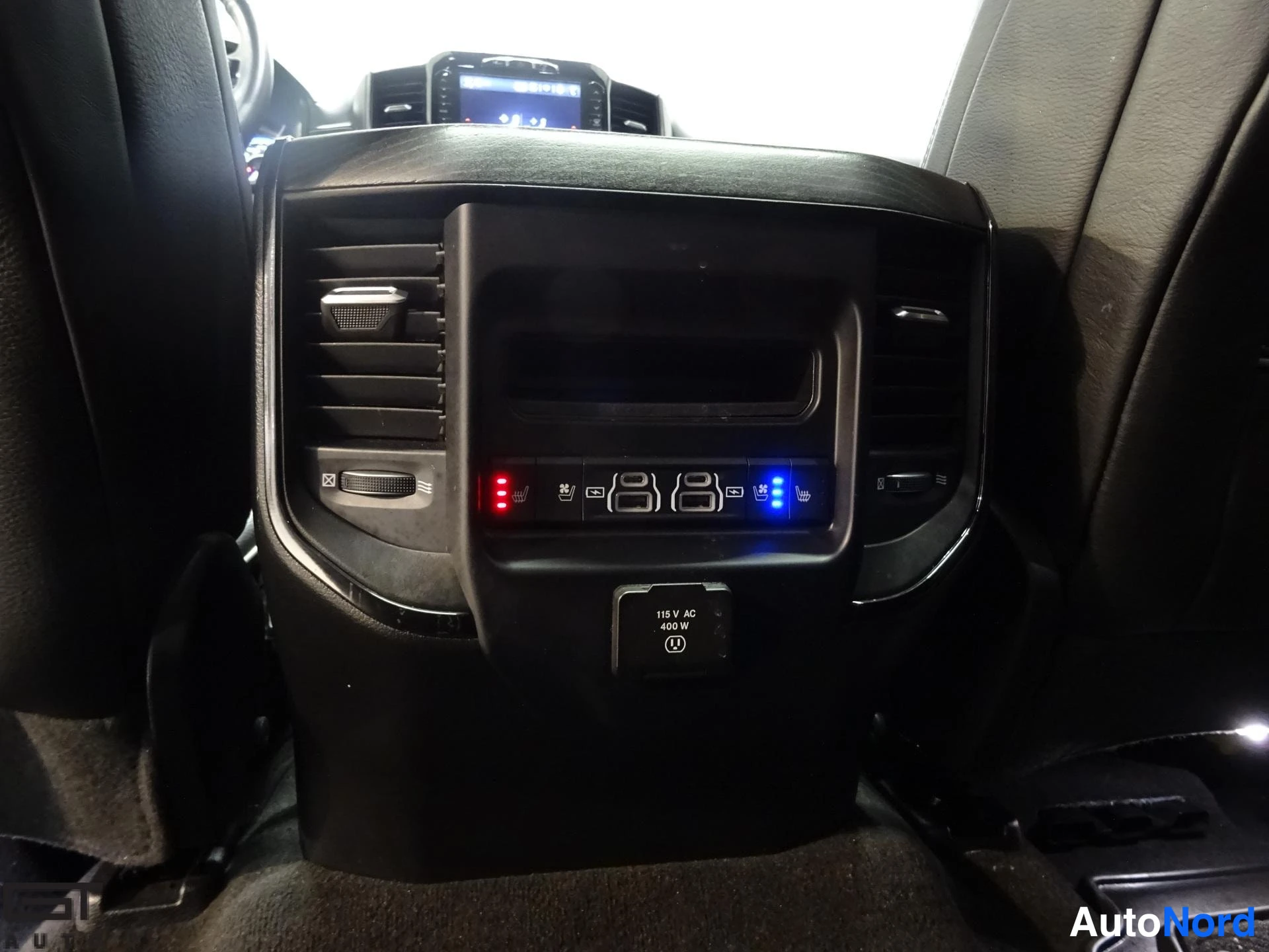 Valkoinen Dodge Ram 2023, yksityiskohta, kuva 28
