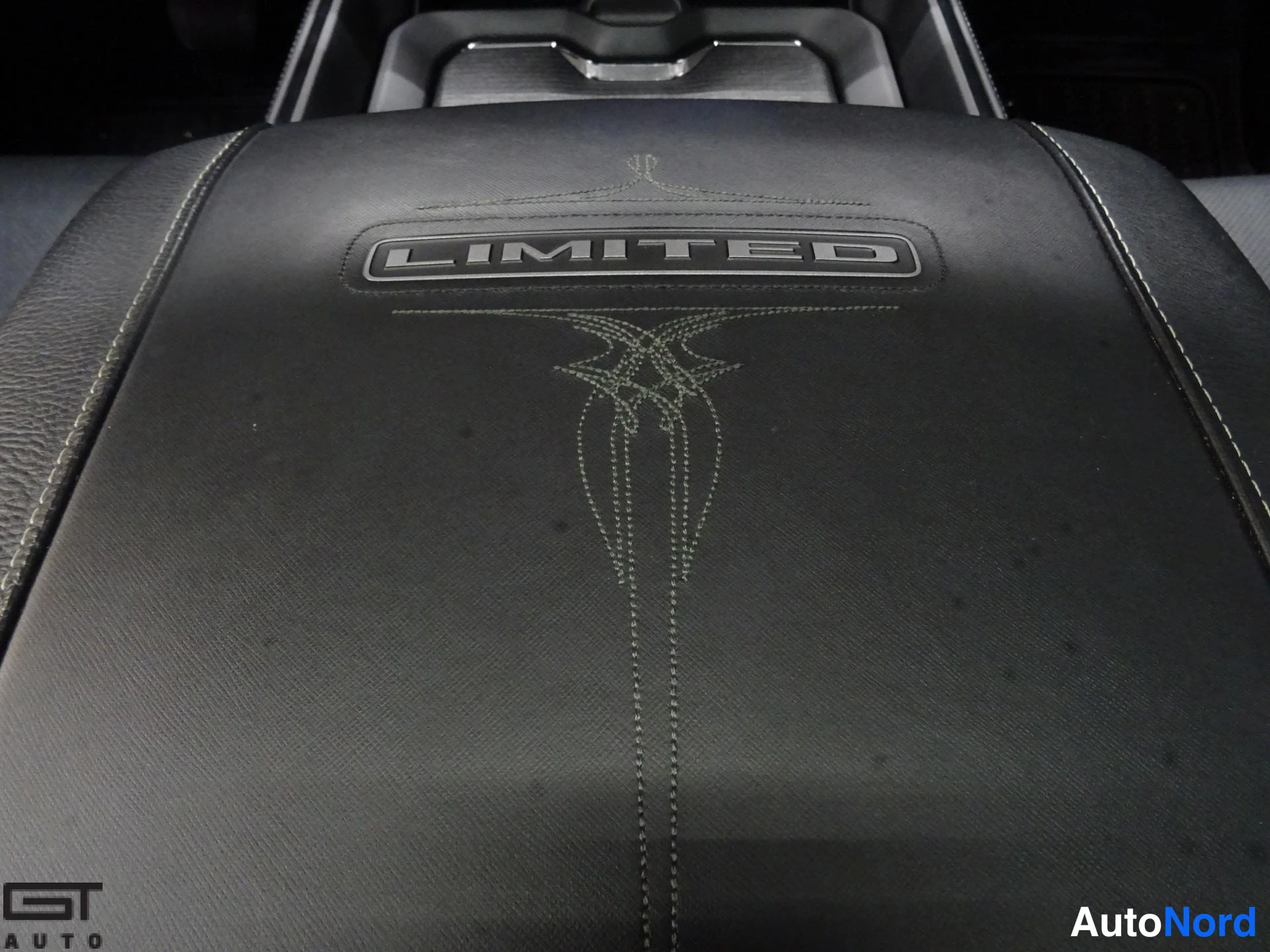 Valkoinen Dodge Ram 2023, yksityiskohta, kuva 35