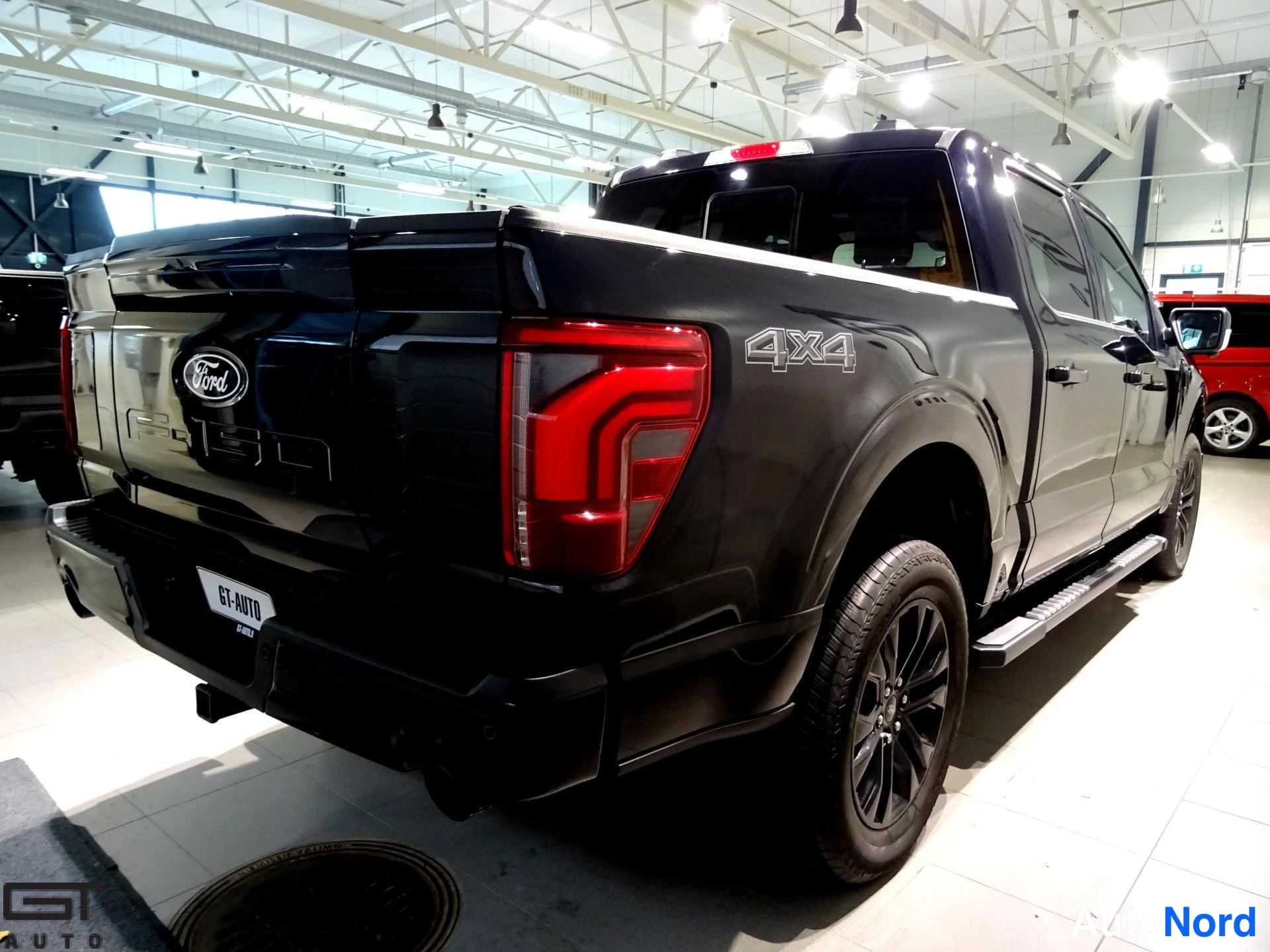 Musta Ford F-150 2023, takaviisto, kuva 8
