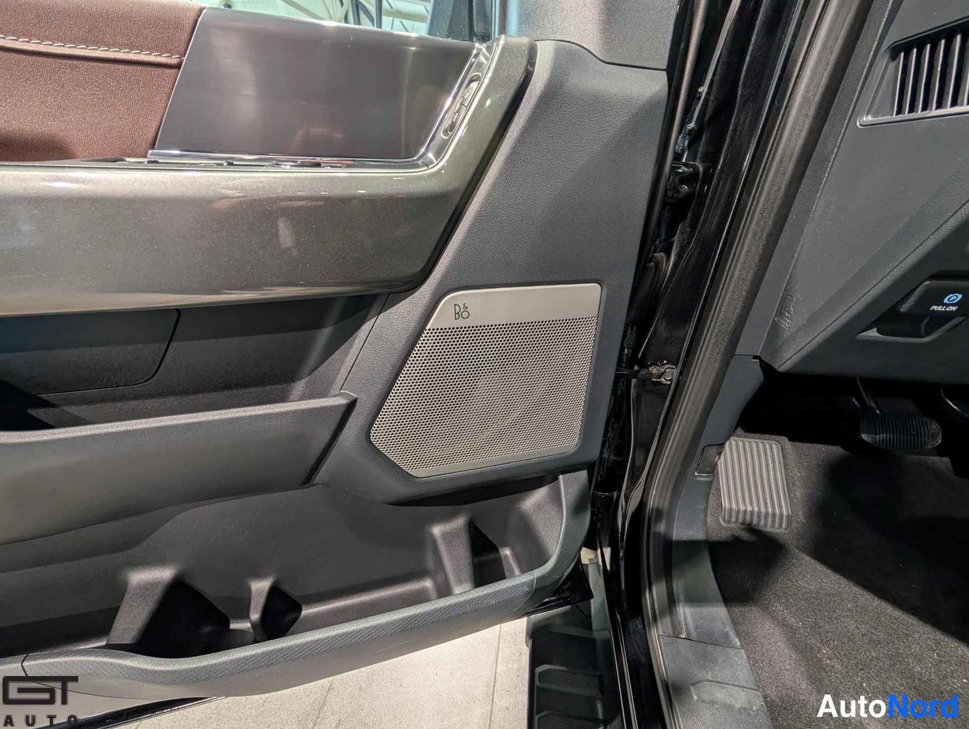 Black Ford F-150 2023, detail, photo 27