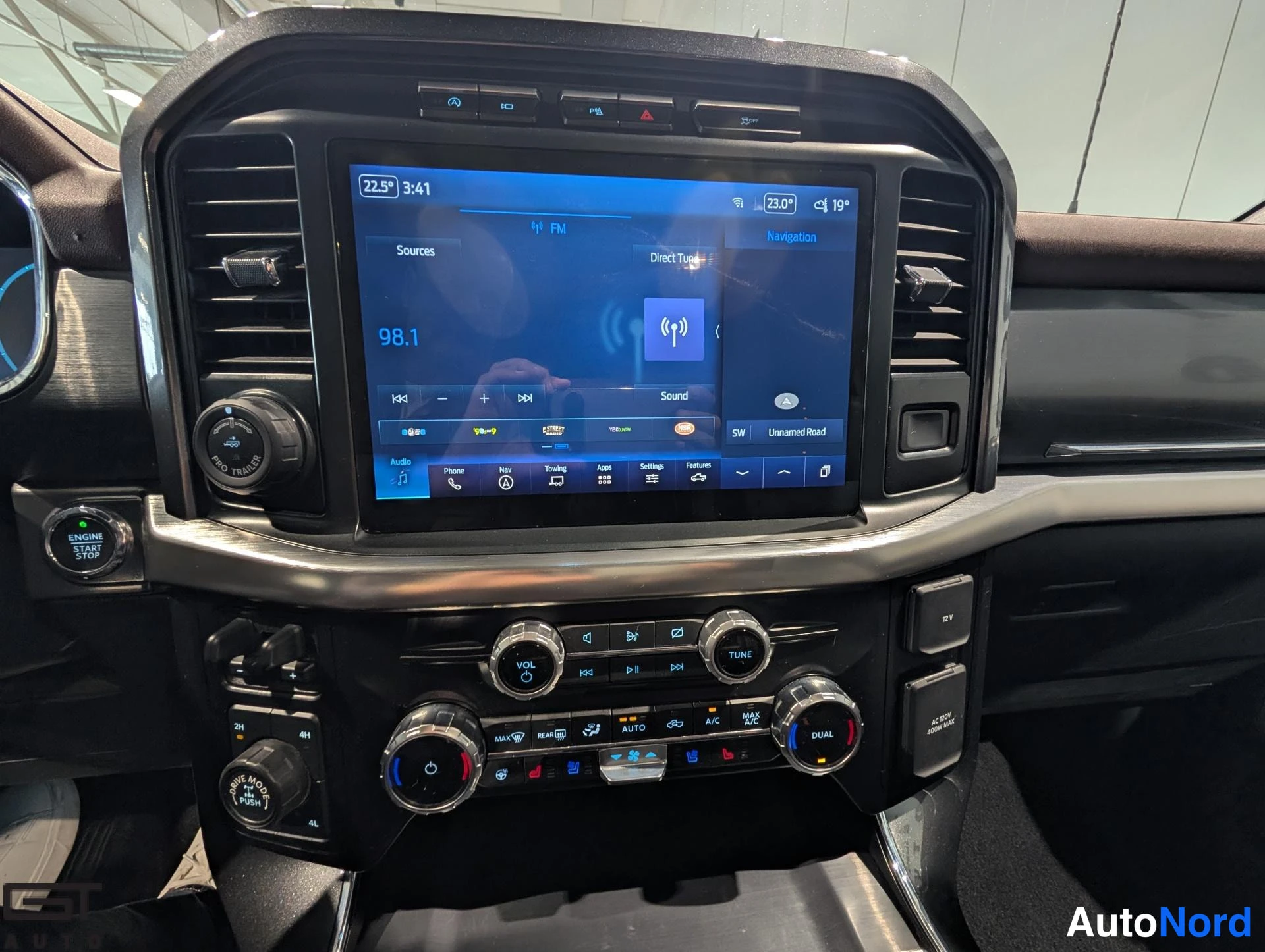 Black Ford F-150 2023, detail, photo 21