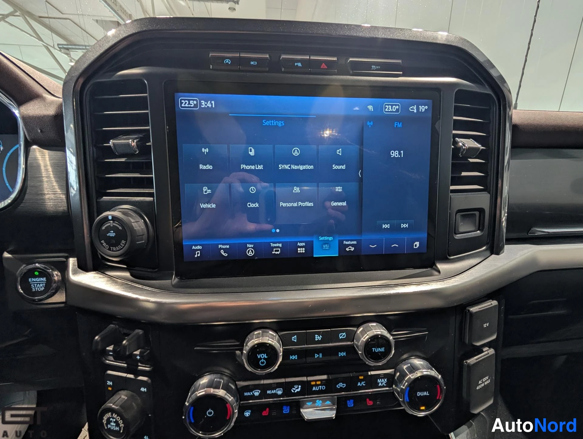 Black Ford F-150 2023, detail, photo 23