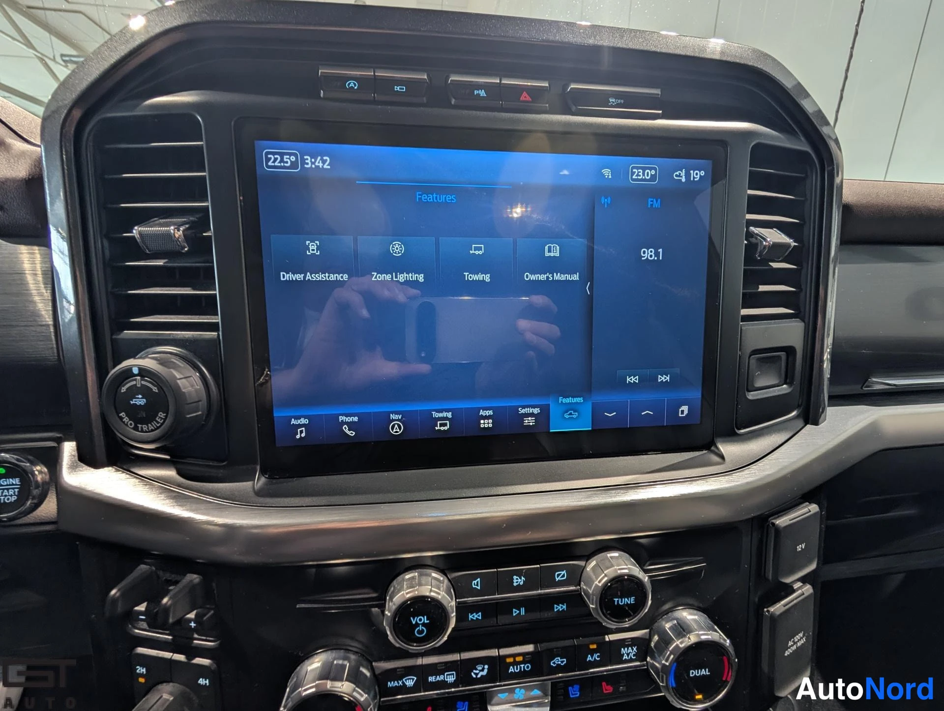 Black Ford F-150 2023, detail, photo 24