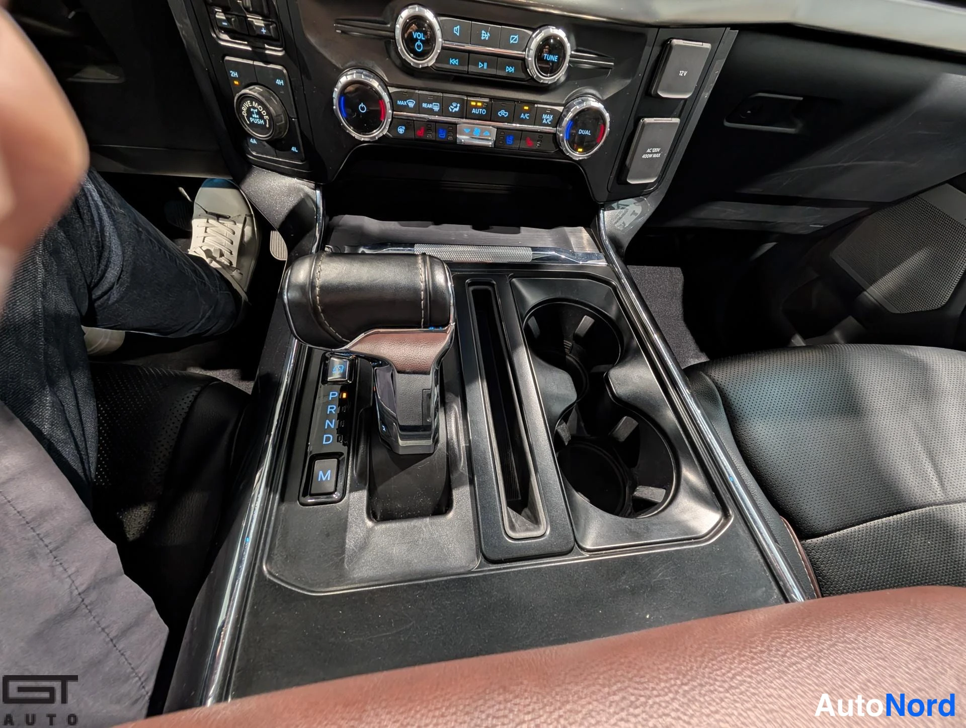 Black Ford F-150 2023, detail, photo 29