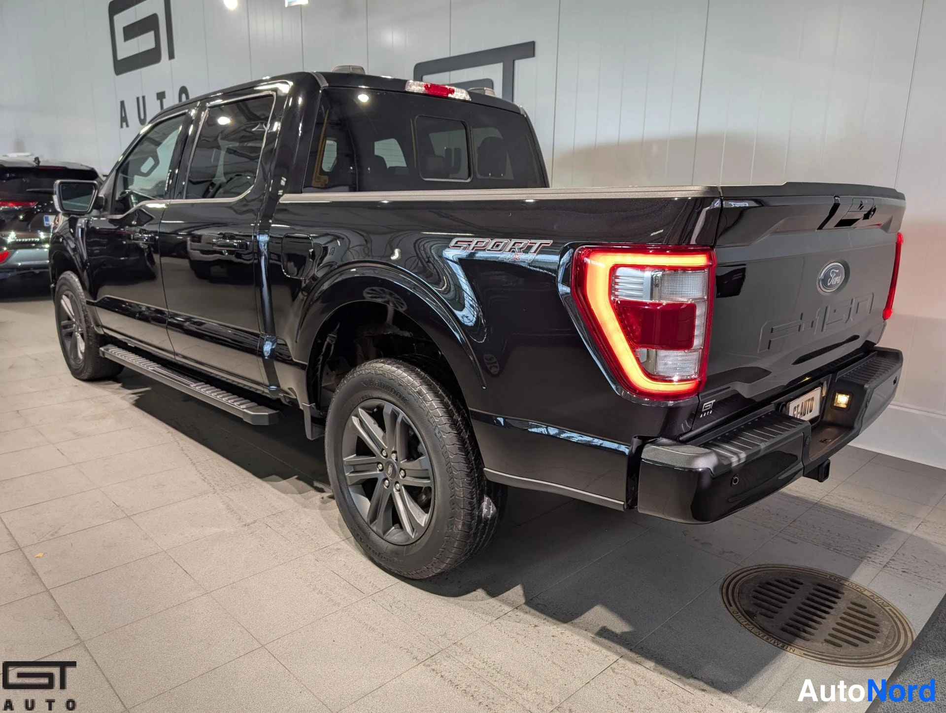 Black Ford F-150 2023, rear three-quarter, photo 7