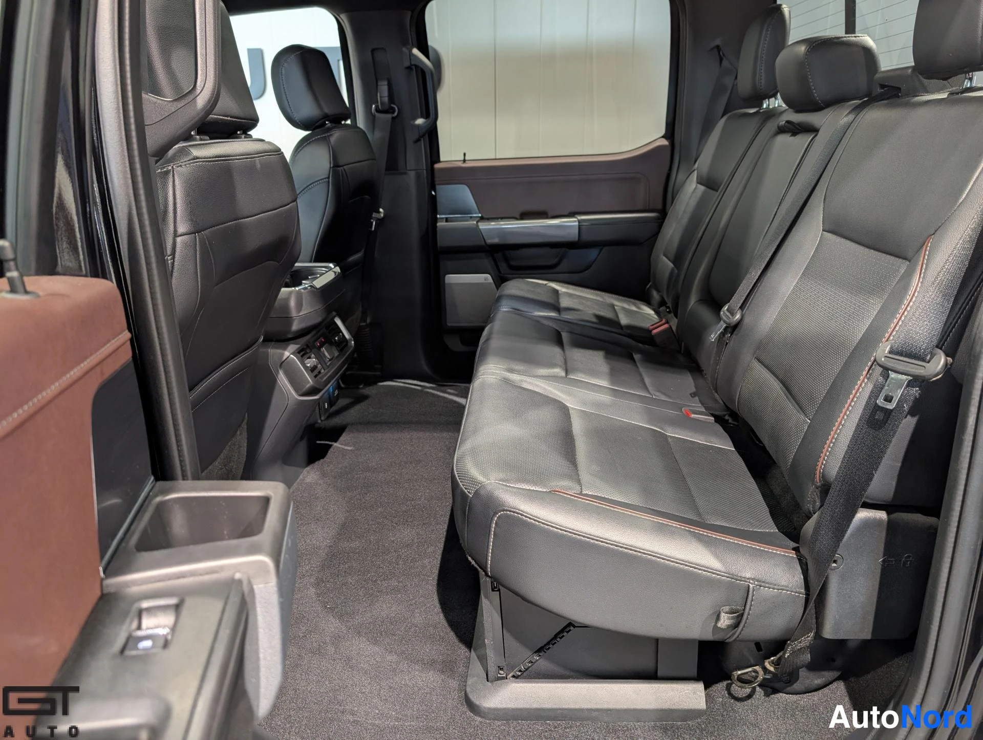 Black Ford F-150 2023, rear seats, photo 14