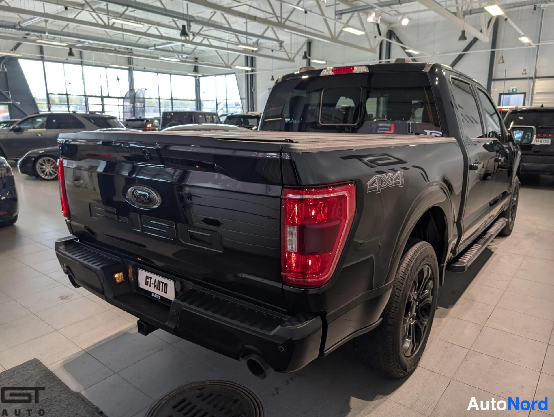 Musta Ford F-150 2023, takaviisto, kuva 8