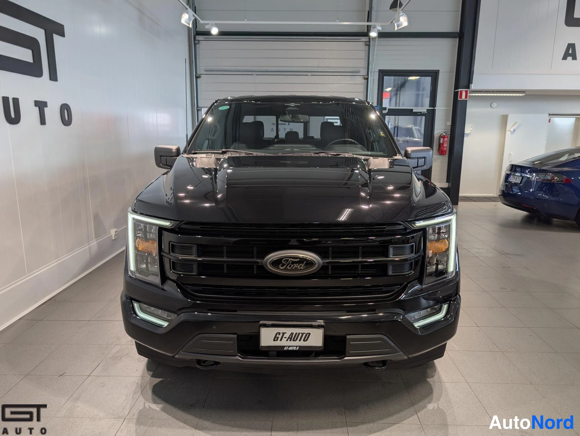 Musta Ford F-150 2023, edestä, kuva 4