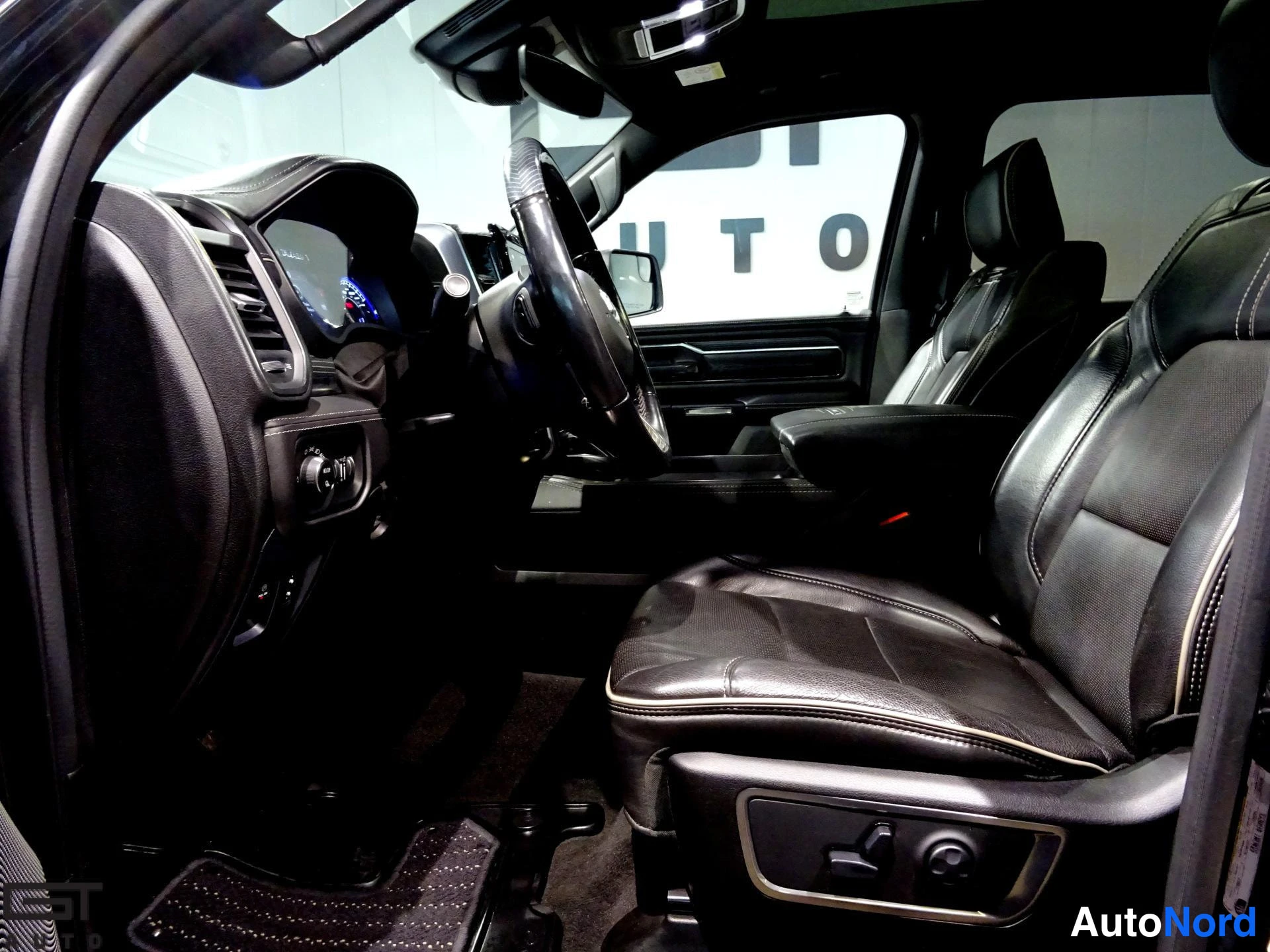 Black Dodge Ram 2021, front seats, photo 16