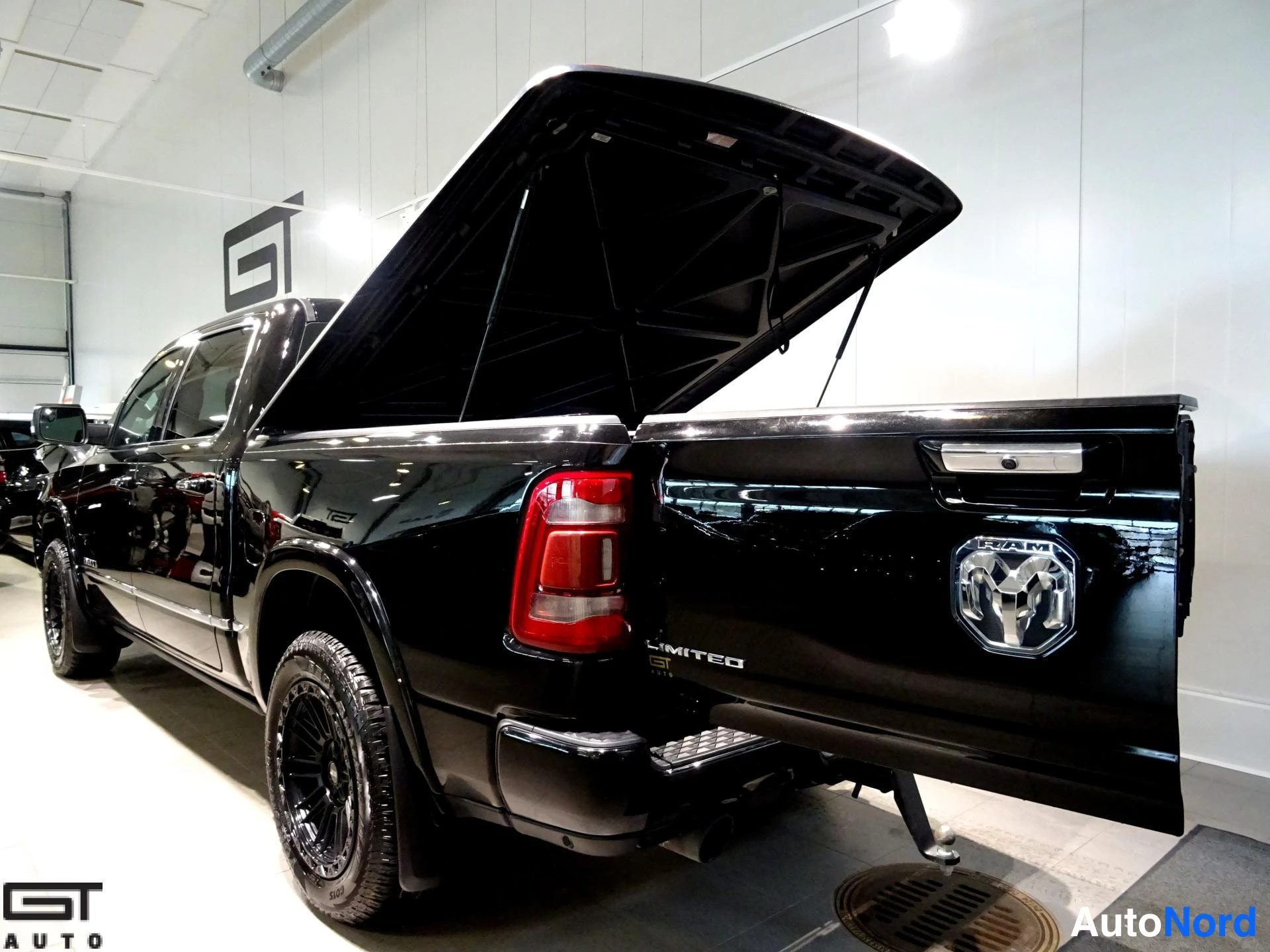Black Dodge Ram 2021, rear three-quarter, photo 9