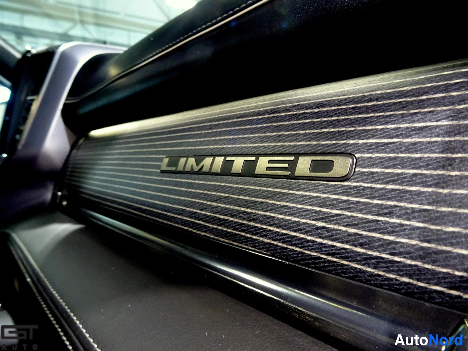Black Dodge Ram 2021, detail, photo 24