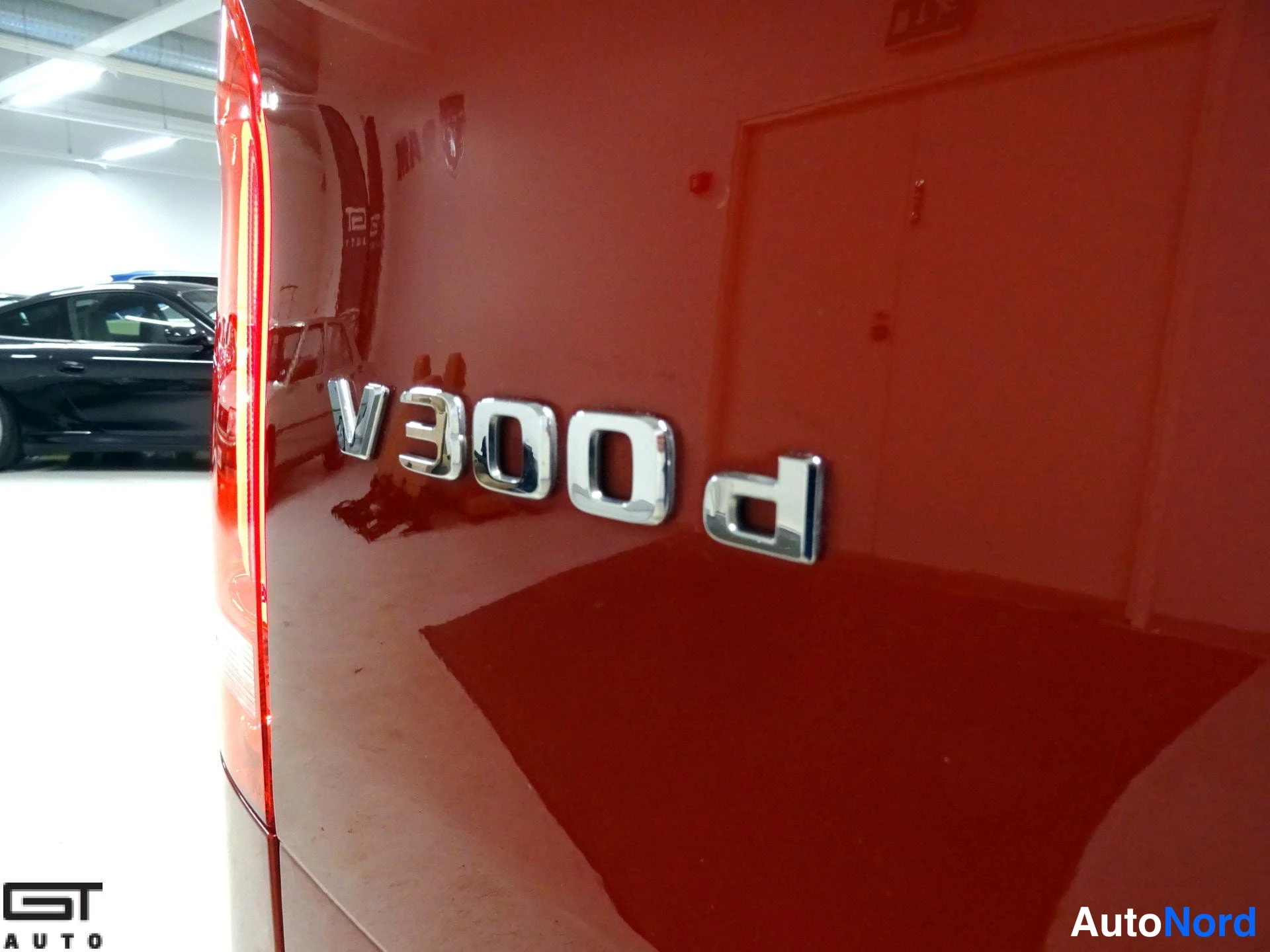 Punainen Mercedes-Benz V 2020, yksityiskohta, kuva 21