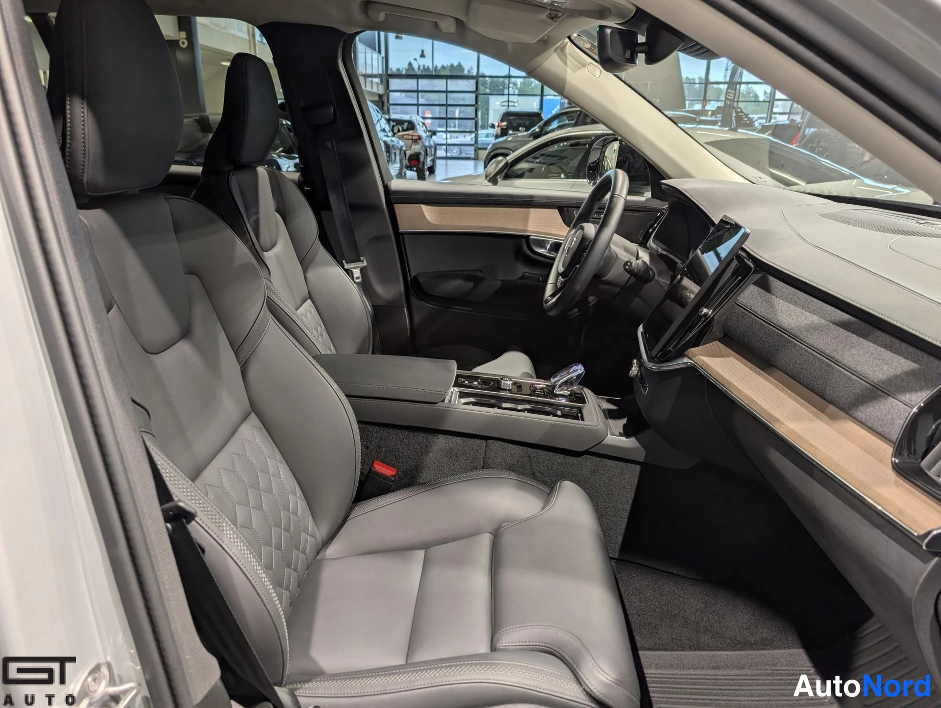 Harmaa Volvo XC90 2026, ohjaamo, kuva 11