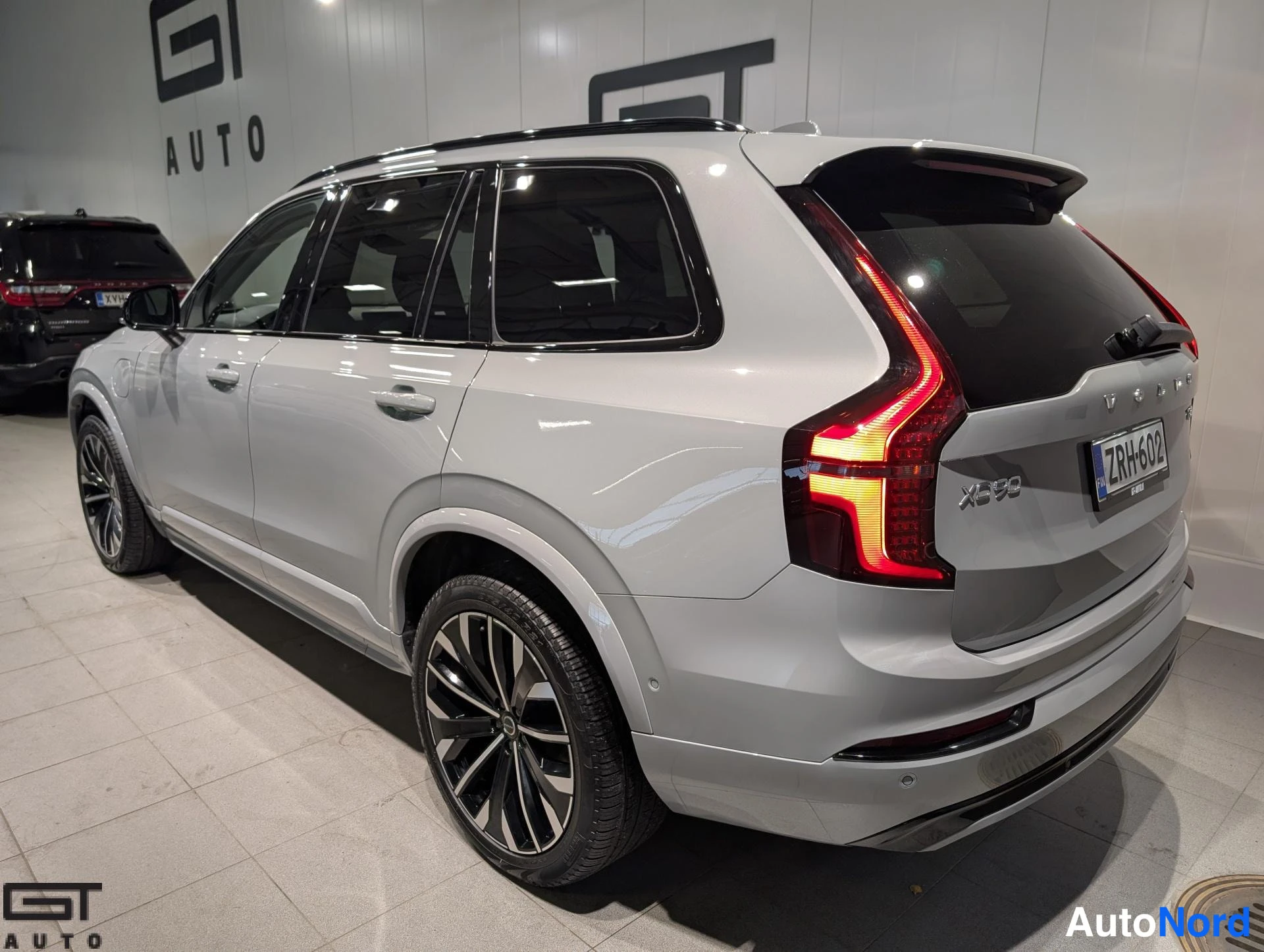 Harmaa Volvo XC90 2026, takaviisto, kuva 8