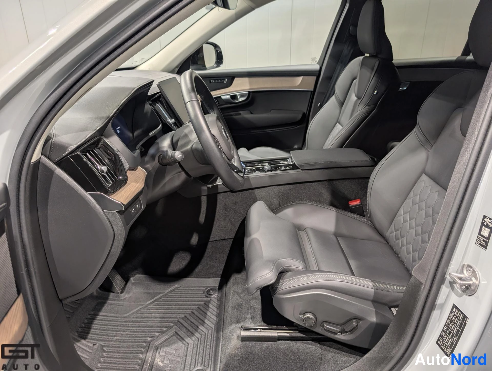 Harmaa Volvo XC90 2026, ohjaamo, kuva 12