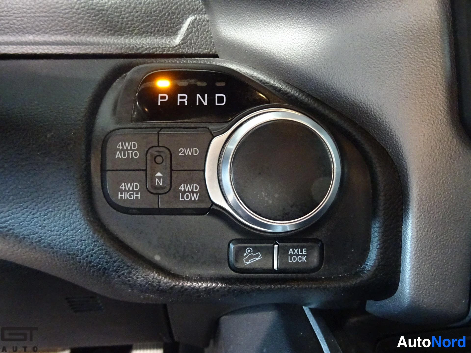 Valkoinen Dodge Ram 2019, yksityiskohta, kuva 20