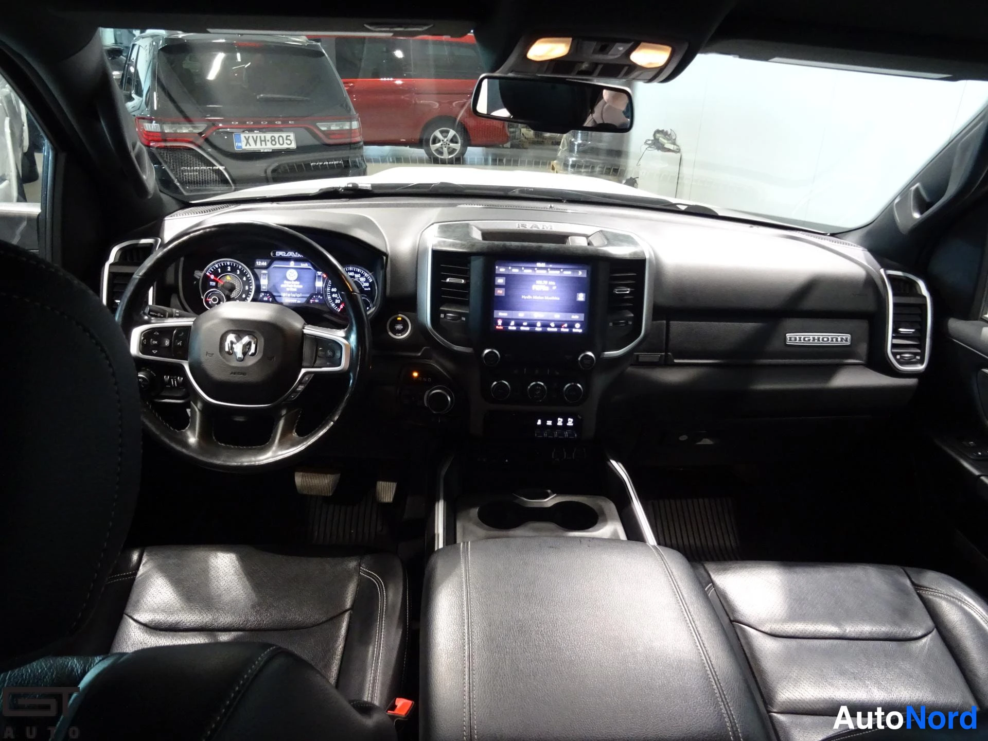 Valkoinen Dodge Ram 2019, ohjaamo, kuva 11