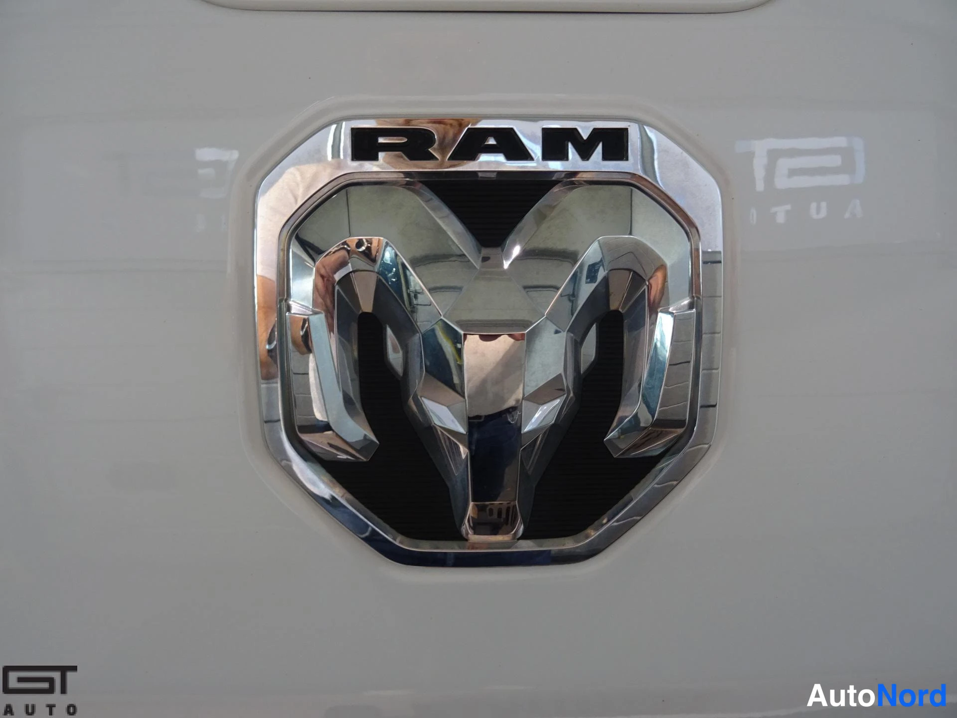 Valkoinen Dodge Ram 2019, yksityiskohta, kuva 21