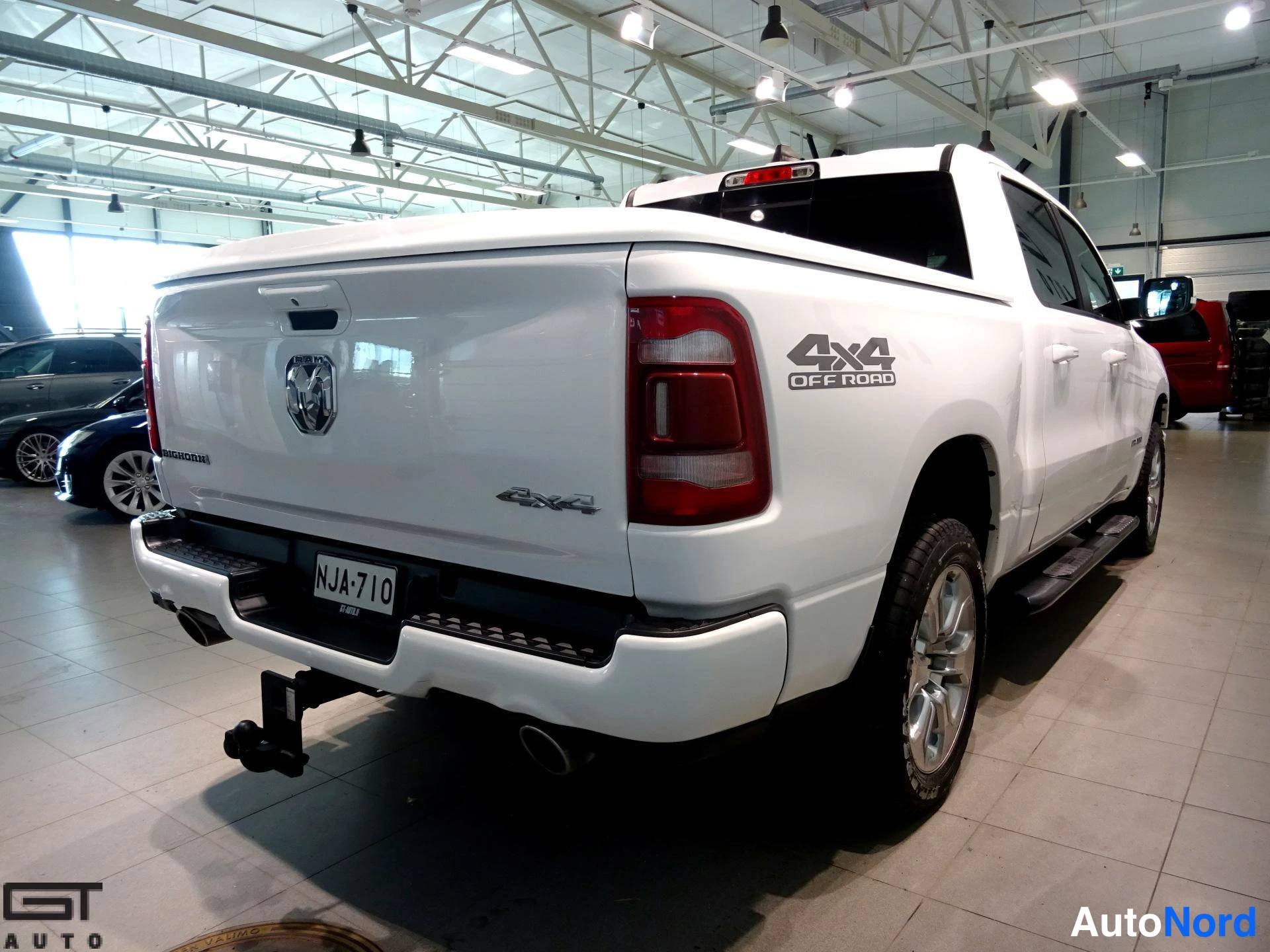 Valkoinen Dodge Ram 2019, takaviisto, kuva 7