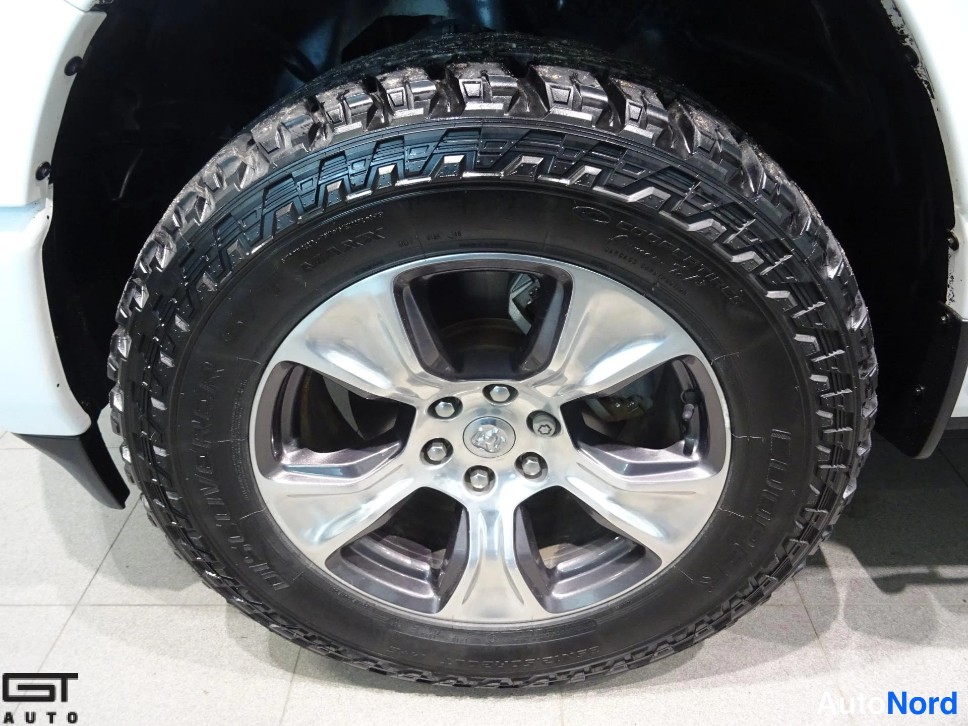 Valkoinen Dodge Ram 2019, yksityiskohta, kuva 23