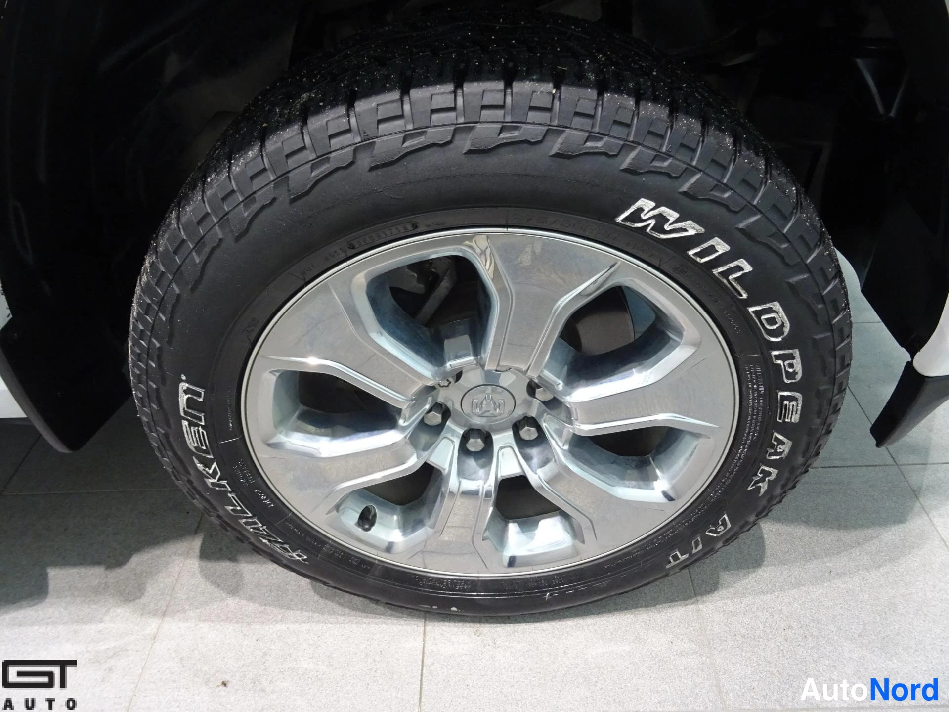 Valkoinen Dodge Ram 2019, yksityiskohta, kuva 24