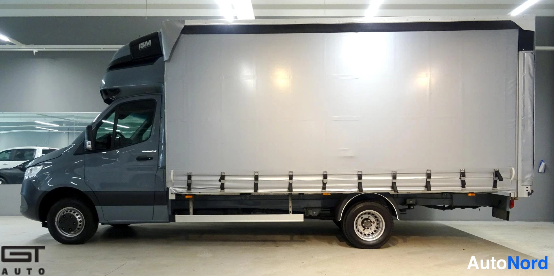 Harmaa Mercedes-Benz Sprinter 2022, sivulta, kuva 4