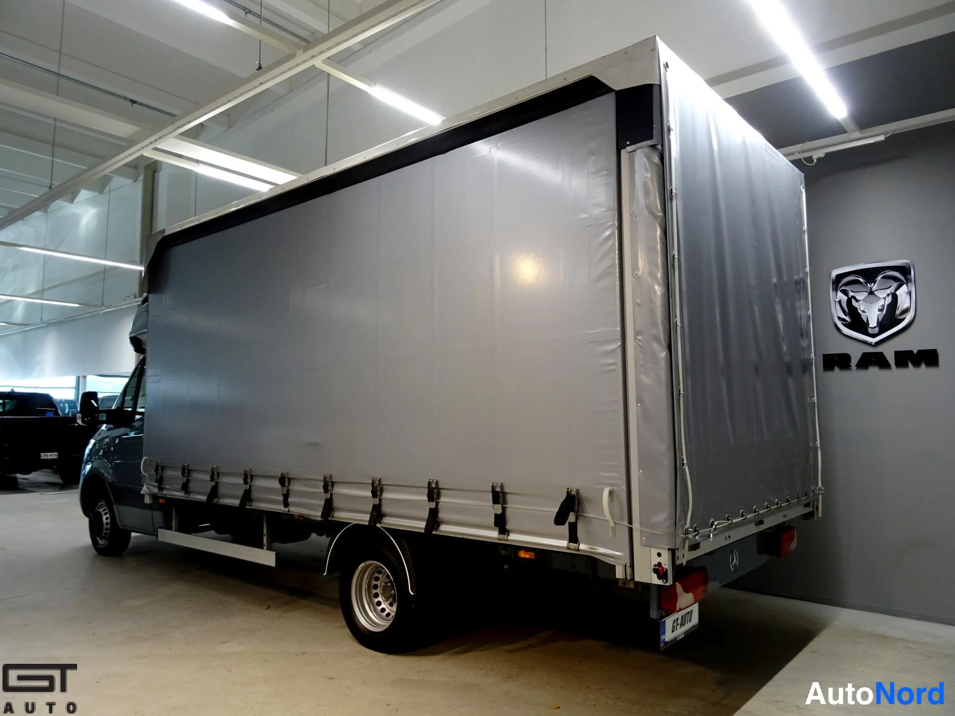 Harmaa Mercedes-Benz Sprinter 2022, takaviisto, kuva 5