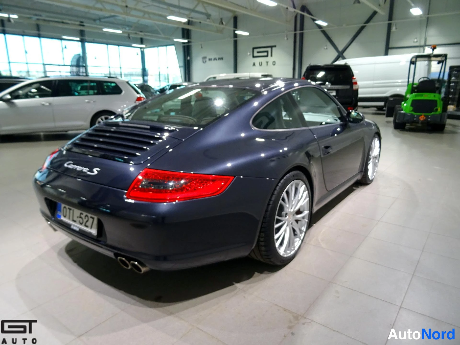 Sininen Porsche 911 2005, takaviisto, kuva 7