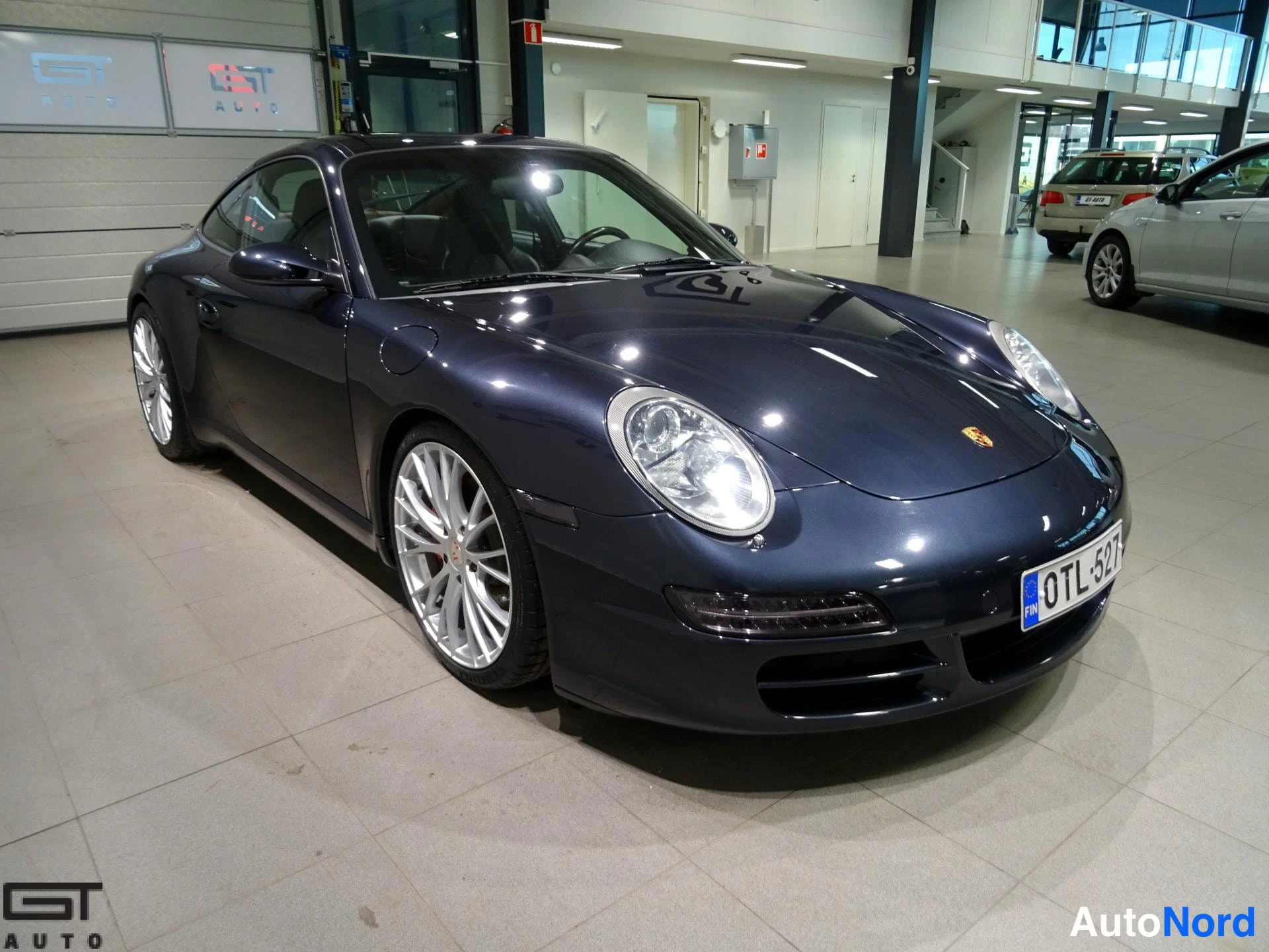 Sininen Porsche 911 2005, etuviisto, keula oikealle, kuva 3