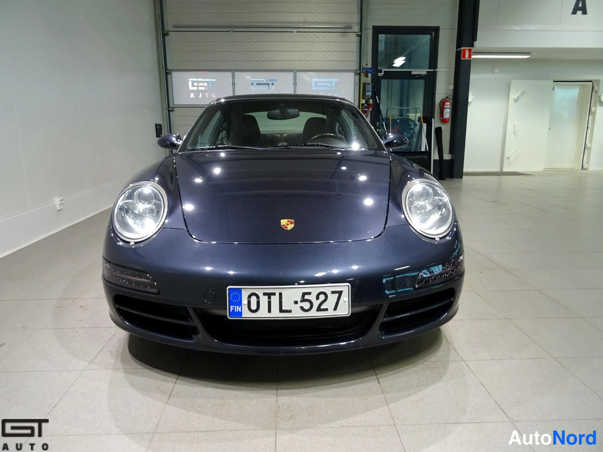 Sininen Porsche 911 2005, edestä, kuva 4