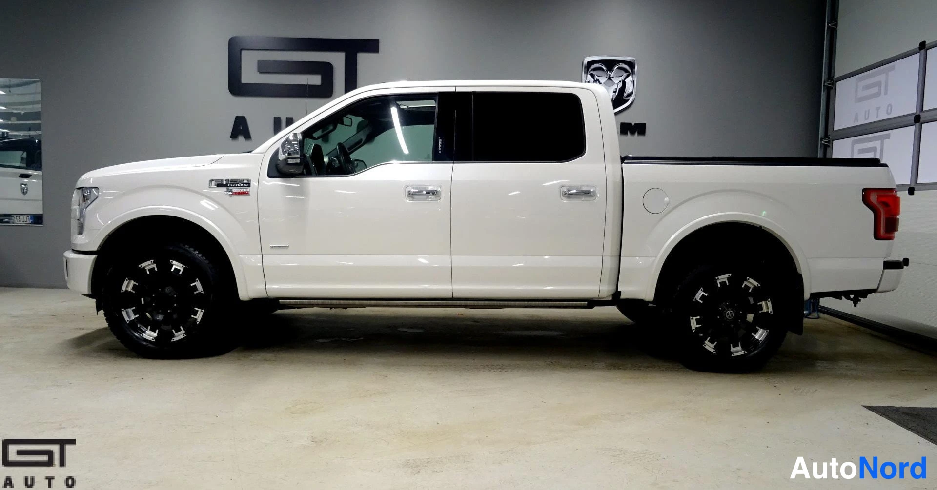 Valkoinen Ford F-150 2016, sivulta, kuva 6