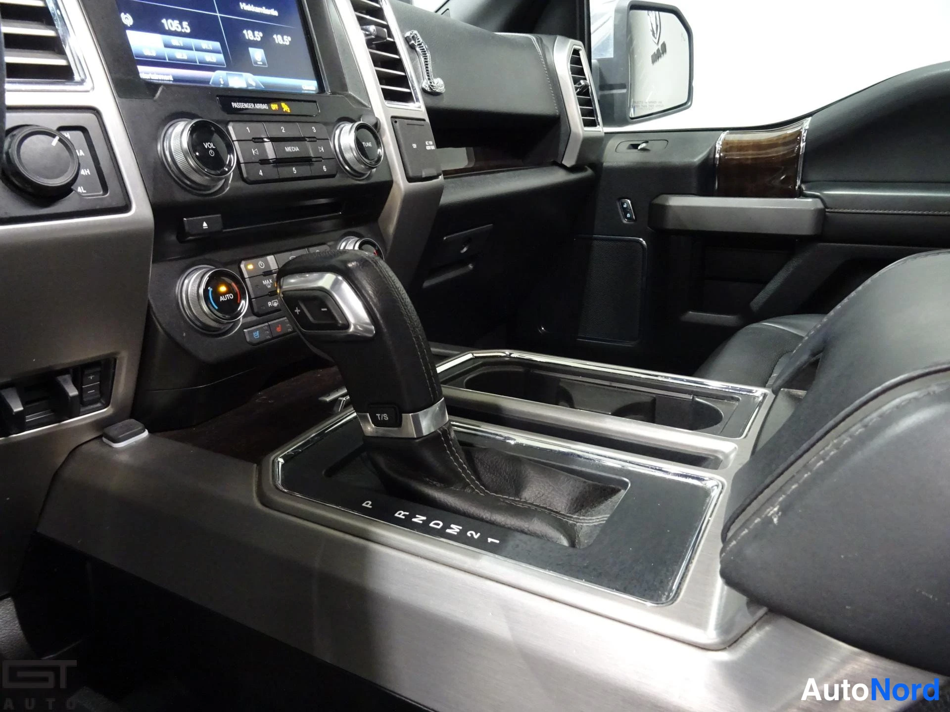 Valkoinen Ford F-150 2016, yksityiskohta, kuva 23