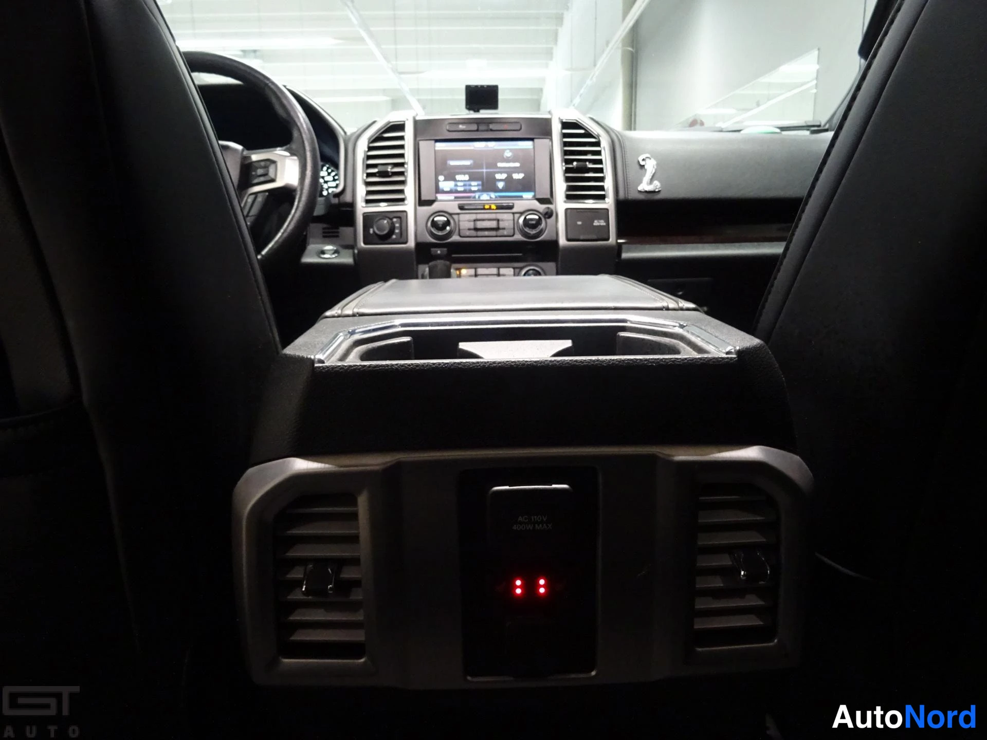 Valkoinen Ford F-150 2016, ohjaamo, kuva 17
