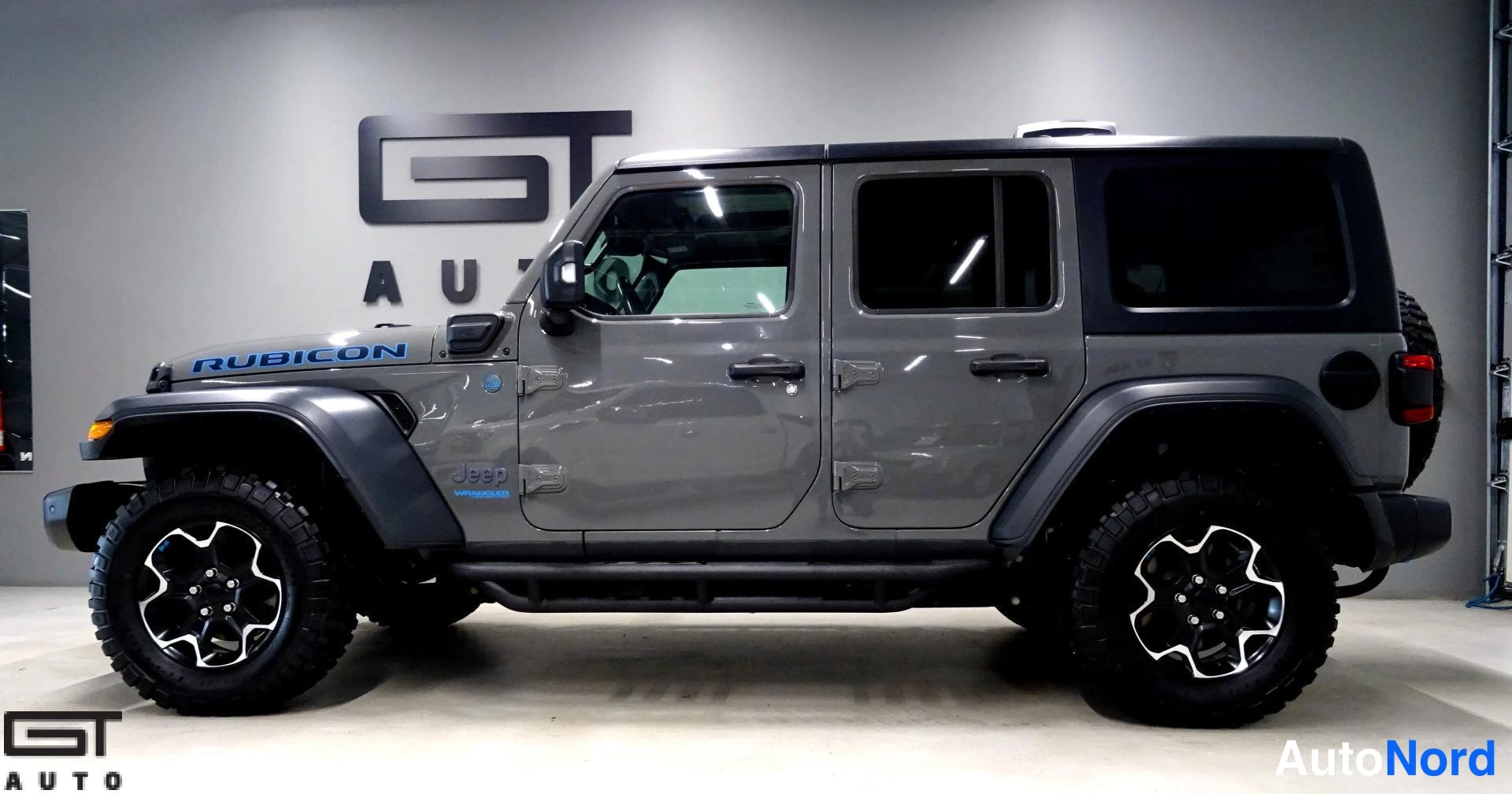 Harmaa Jeep Wrangler 2022, sivulta, kuva 6