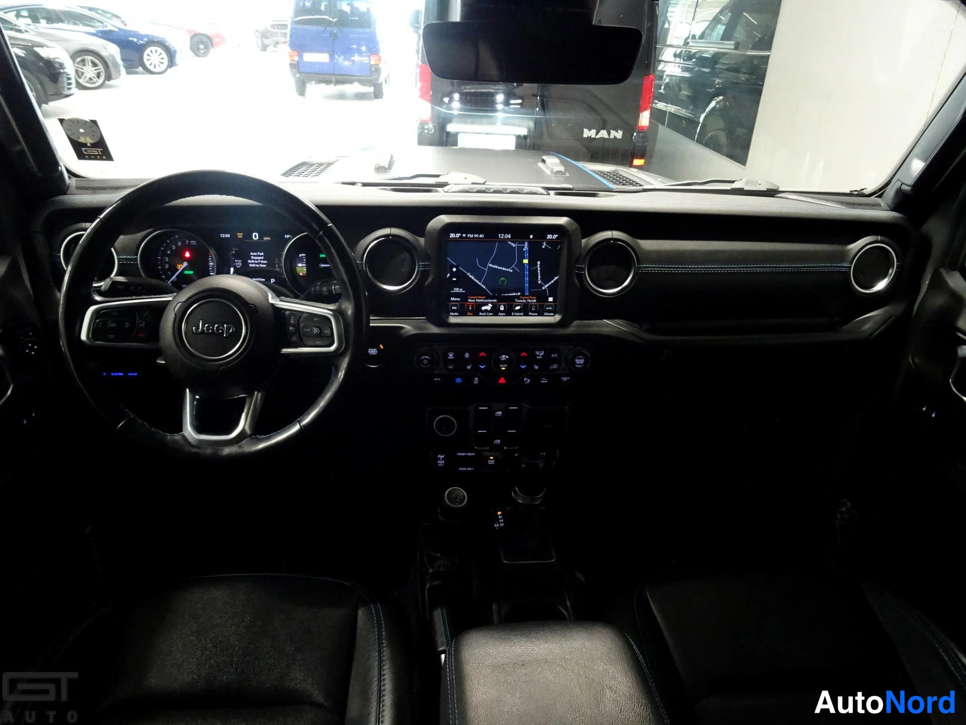 Harmaa Jeep Wrangler 2022, ohjaamo, kuva 16