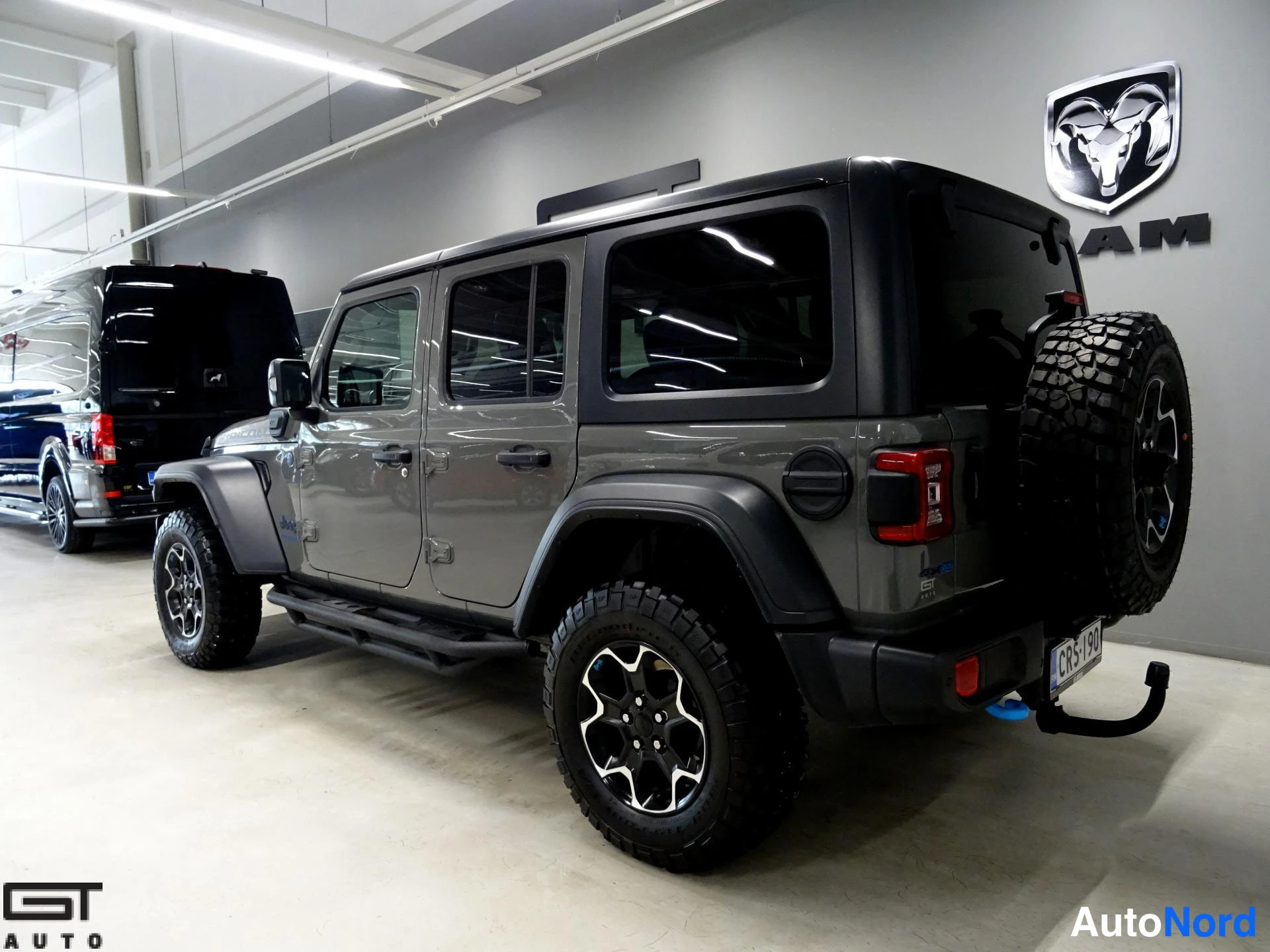 Harmaa Jeep Wrangler 2022, takaviisto, kuva 7