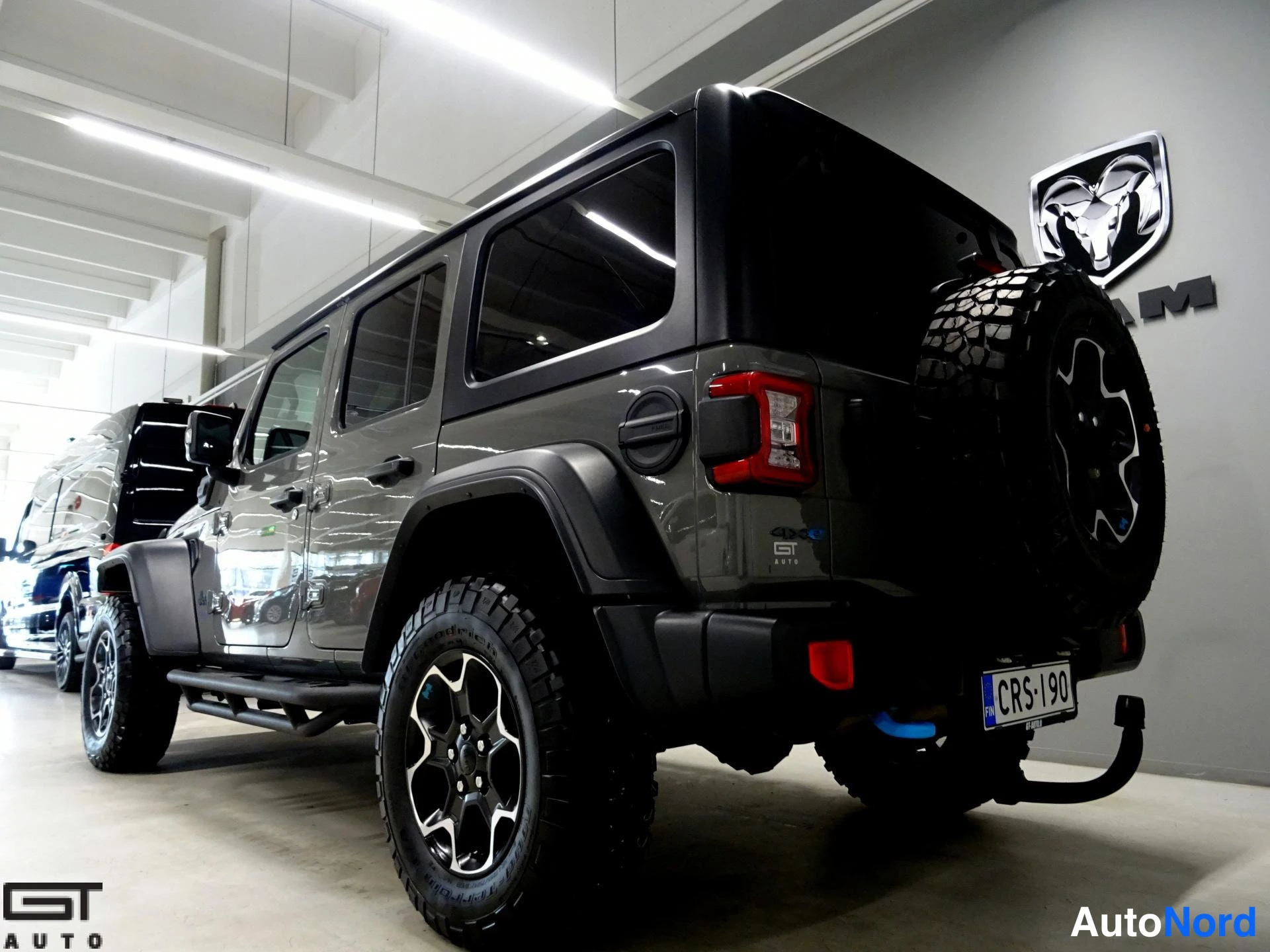 Harmaa Jeep Wrangler 2022, takaviisto, kuva 10