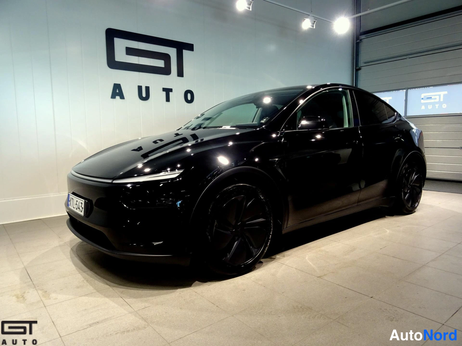 Tesla Model Y Long-Range 2025