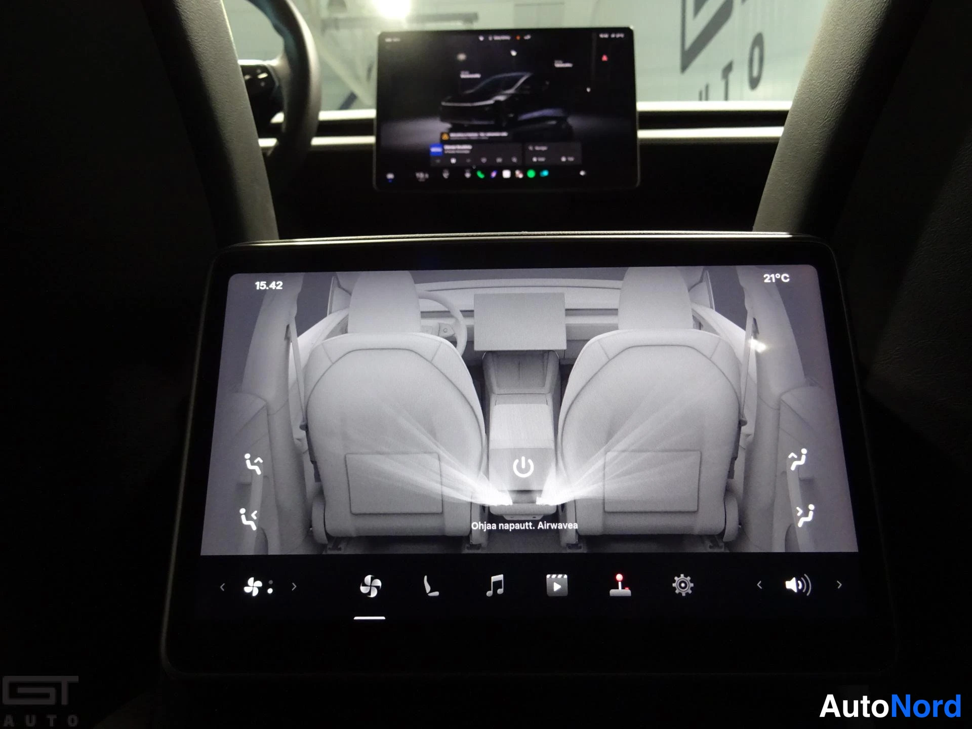 Musta Tesla Model Y 2025, yksityiskohta, kuva 19