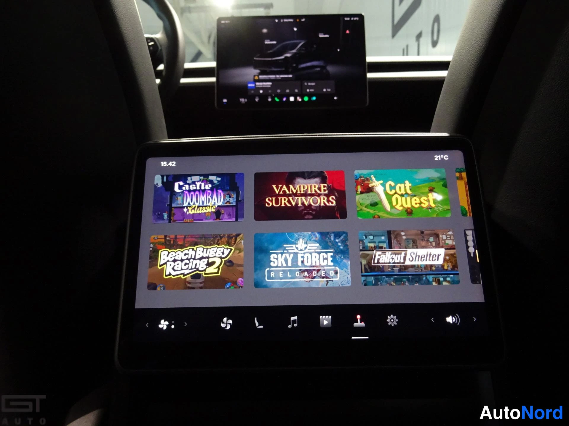 Musta Tesla Model Y 2025, yksityiskohta, kuva 20