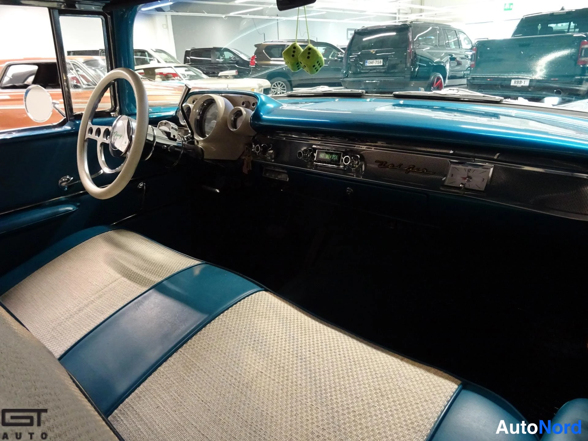 Sininen Chevrolet Bel Air 1957, ohjaamo, kuva 14