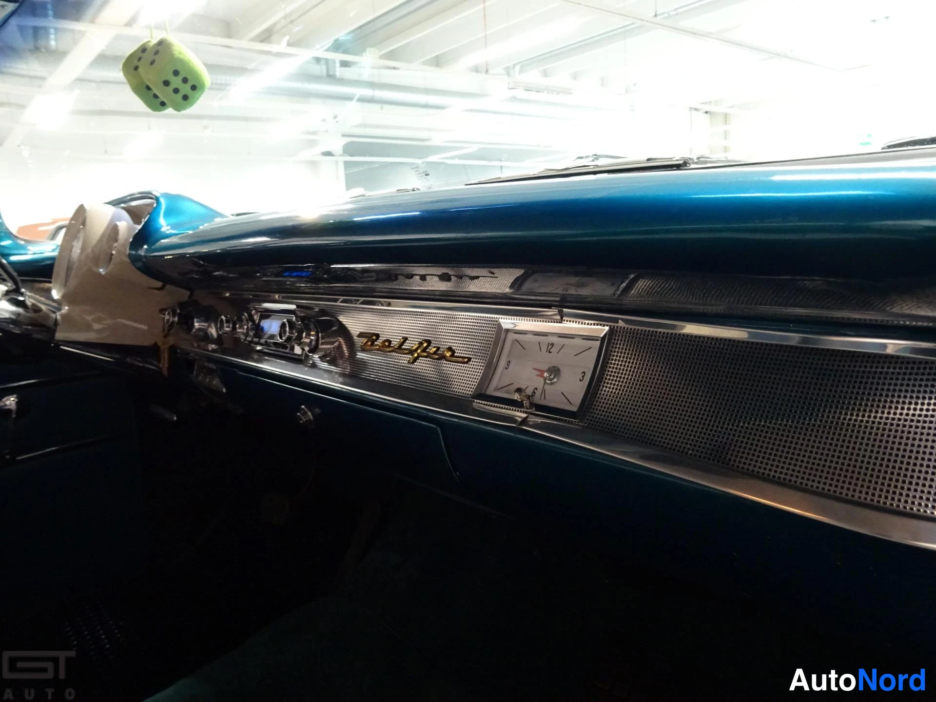 Sininen Chevrolet Bel Air 1957, ohjaamo, kuva 15