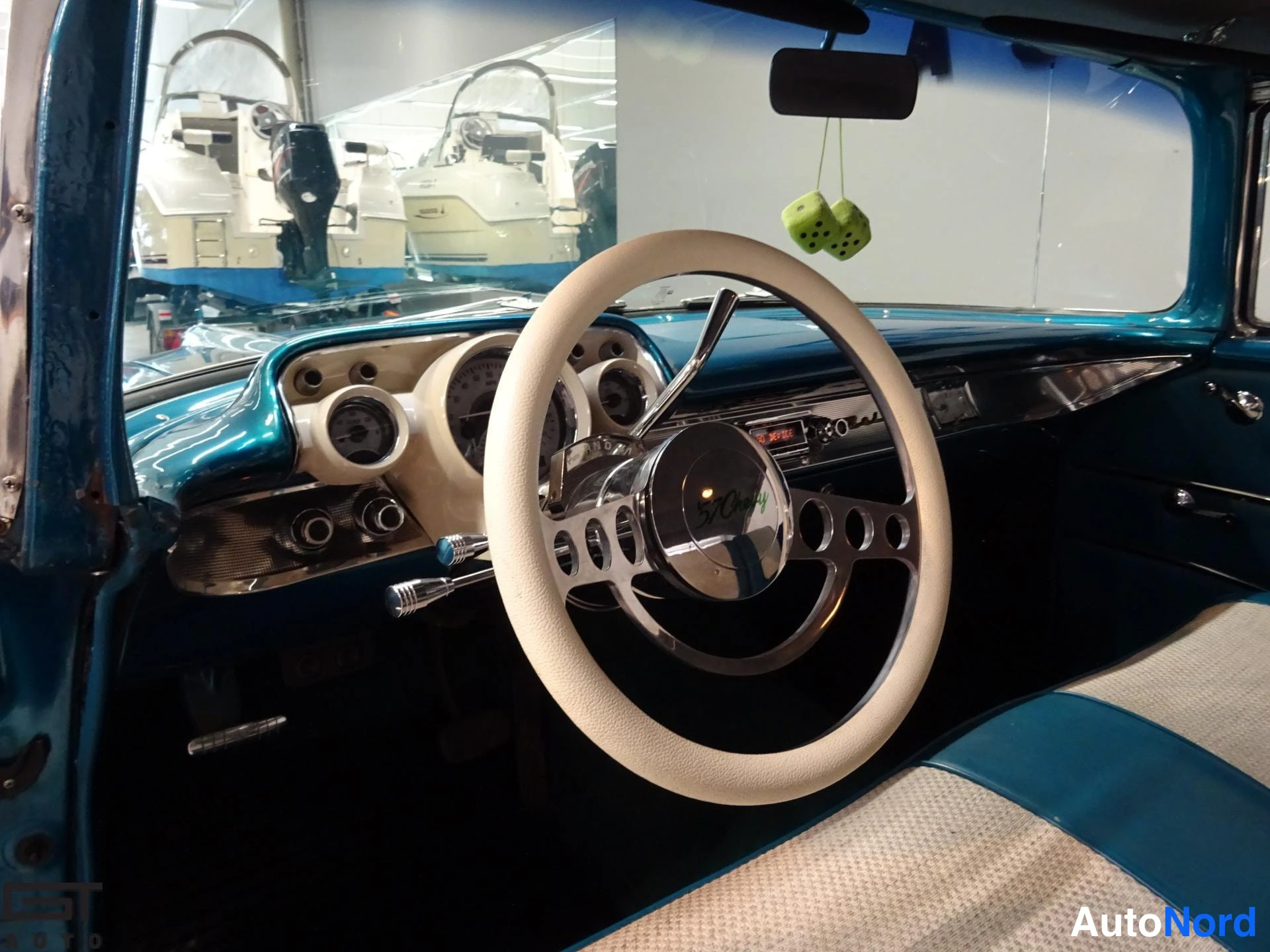 Sininen Chevrolet Bel Air 1957, ohjaamo, kuva 16