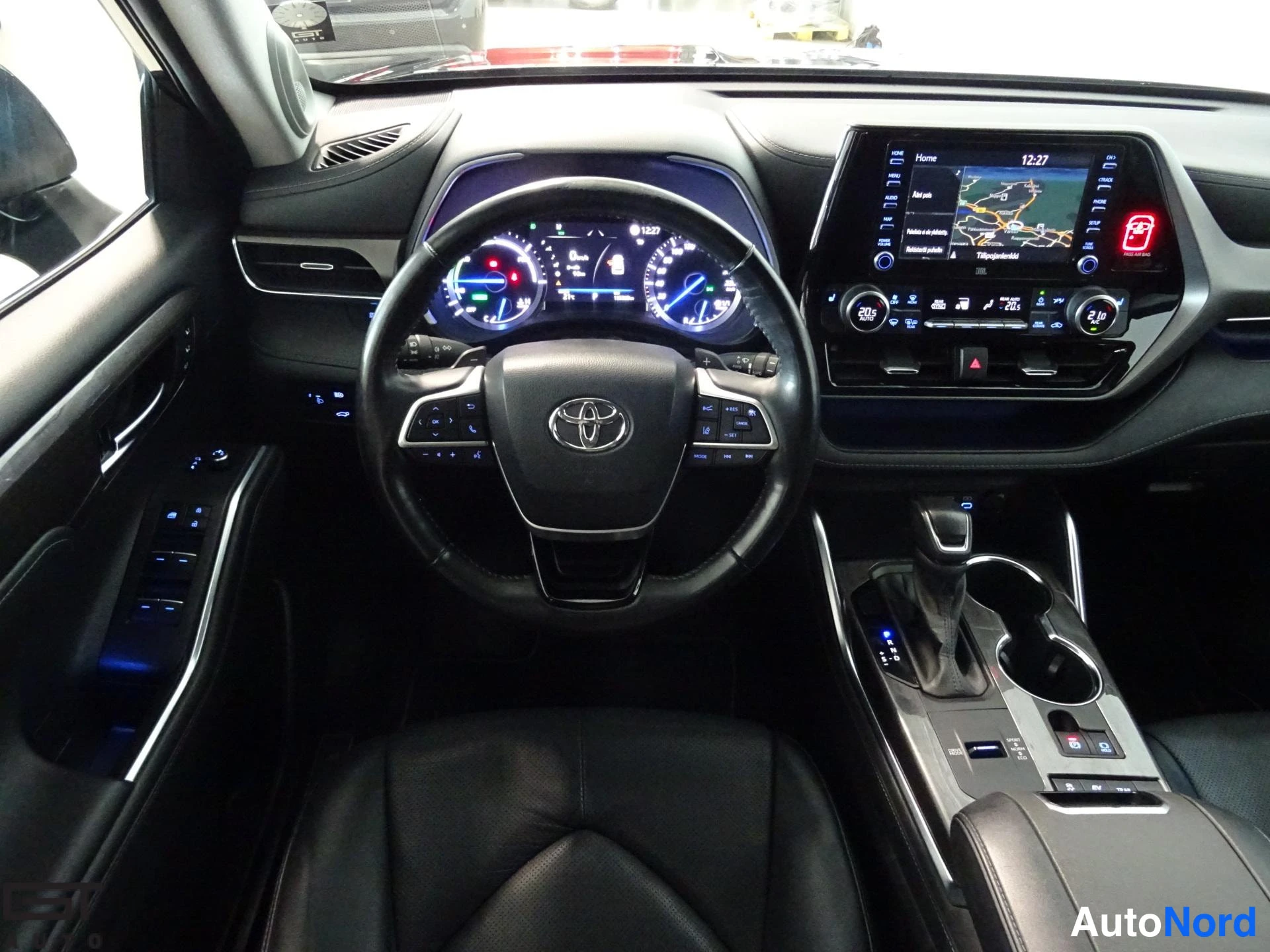 Musta Toyota Highlander 2022, ohjaamo, kuva 11