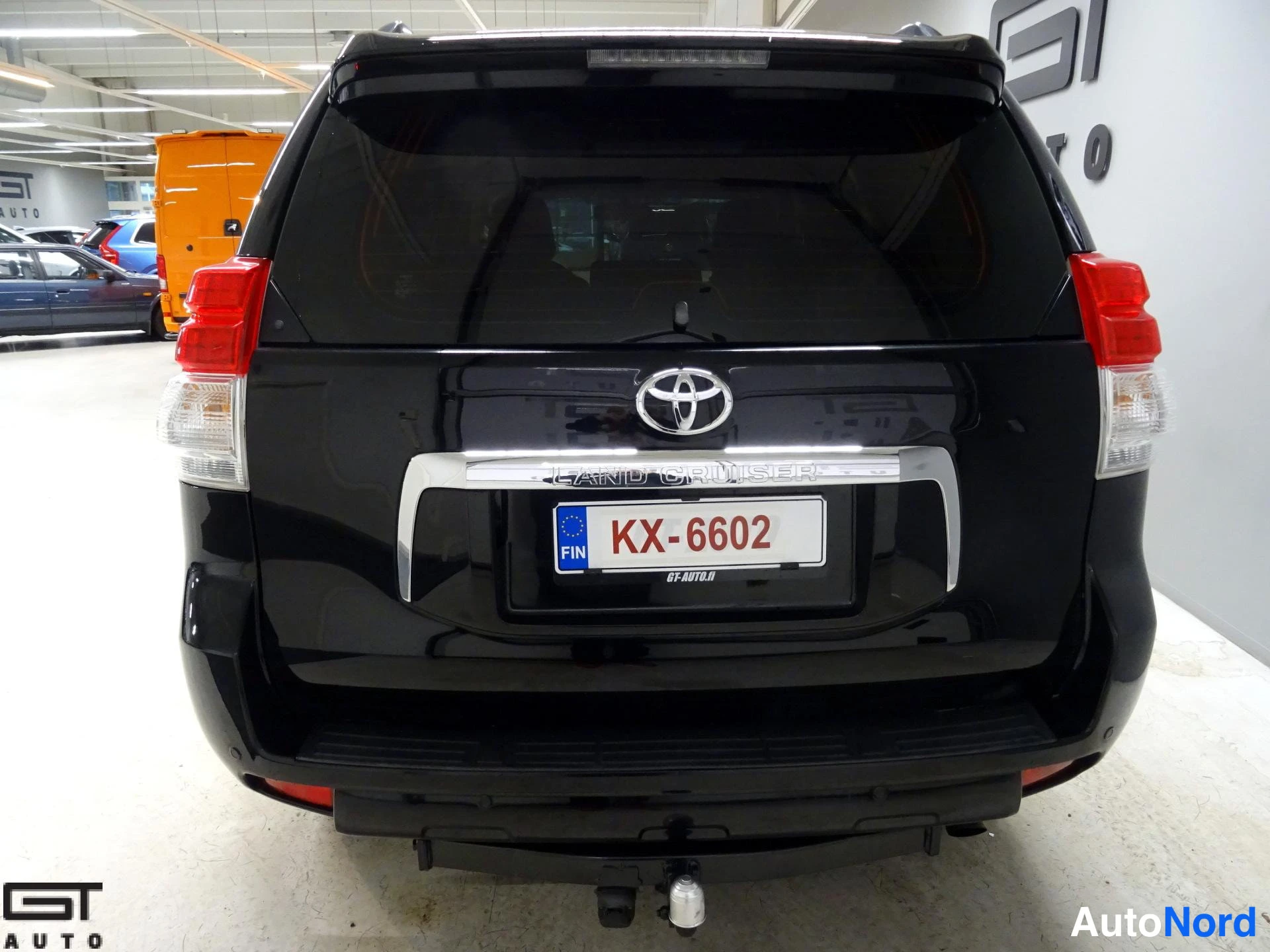 Musta Toyota Land Cruiser 2011, takaa, kuva 8
