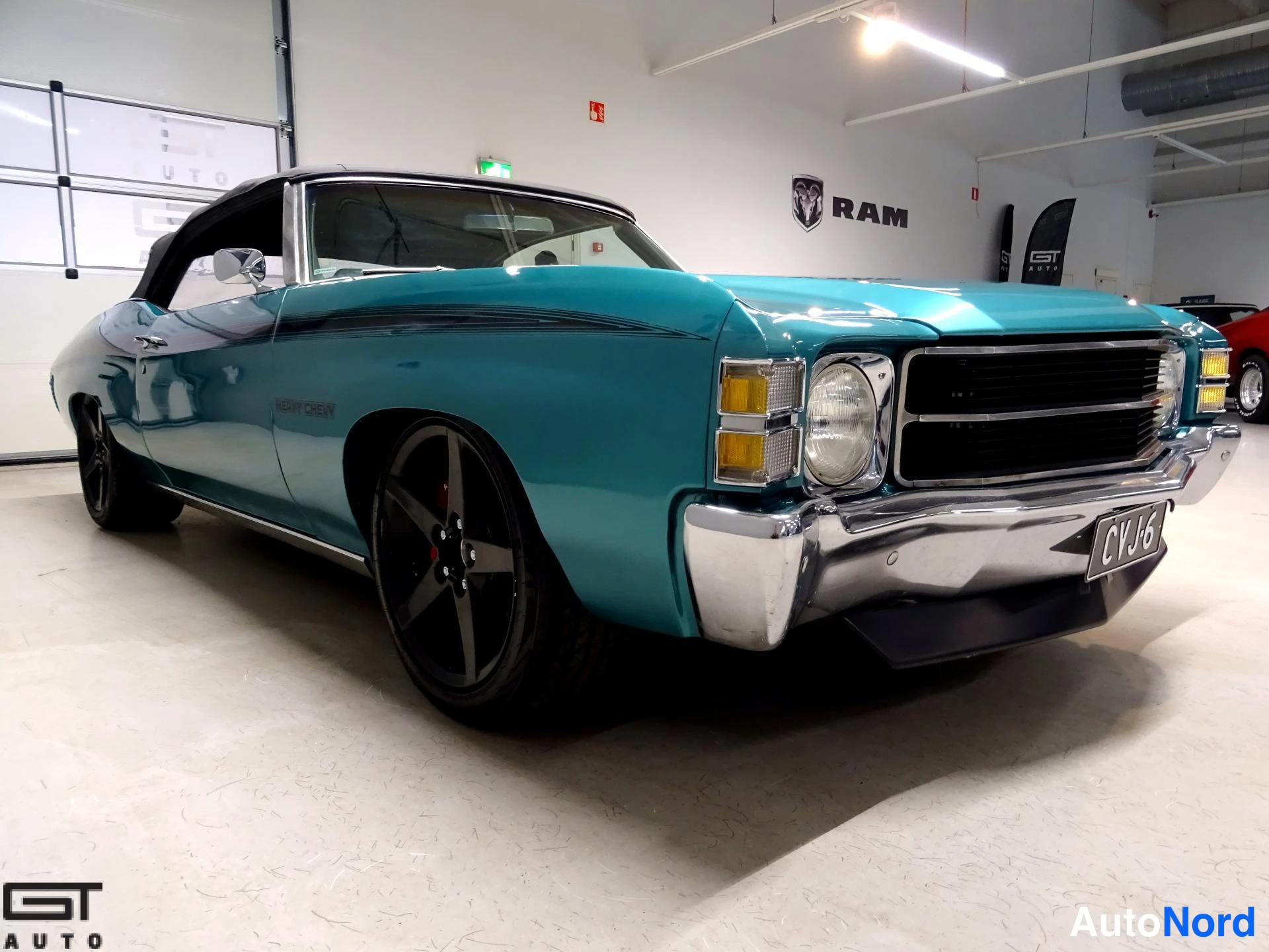 Turkoosi Chevrolet Chevelle 1971, etuviisto, keula oikealle, kuva 6