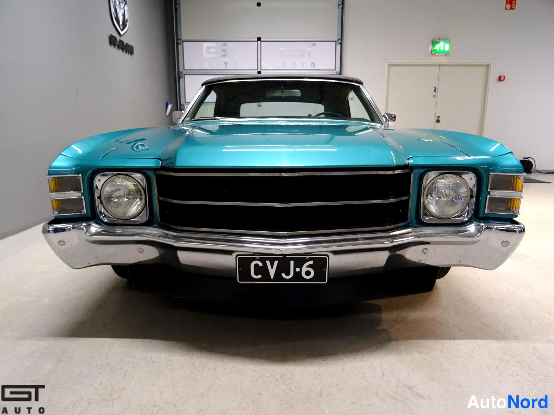 Turkoosi Chevrolet Chevelle 1971, edestä, kuva 9